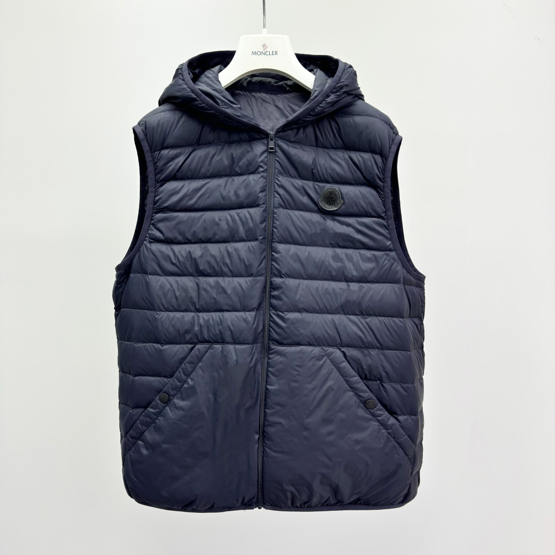 NO:573693,M0ncler solid color hooded single-breasted three-in-one long-sleeved jacket for men. Fabric nylon. Fit-fitting. Moderate thickness. Styles. Collar-type hood. Solid color pattern. Suitable for seasons: spring and autumn. Functions: long sleeves. Single-breasted placket. Packing list. Brand label card hangtag 28325985.6,,jackets & coats,jackets & coats,hats,alexander wang19860909M0ncler 纯色连帽单排扣三合一长袖夹克外套 男款 面料锦纶 版型合身 厚度适中 款式其他 领型连帽 图案纯色 适用季节春,秋 功能其他 袖长长袖 衣门襟单排扣 包装清单品牌标签卡吊牌 28325985.6,,jackets & coats,jackets & coats,hats,alexander wang,Men's clothing