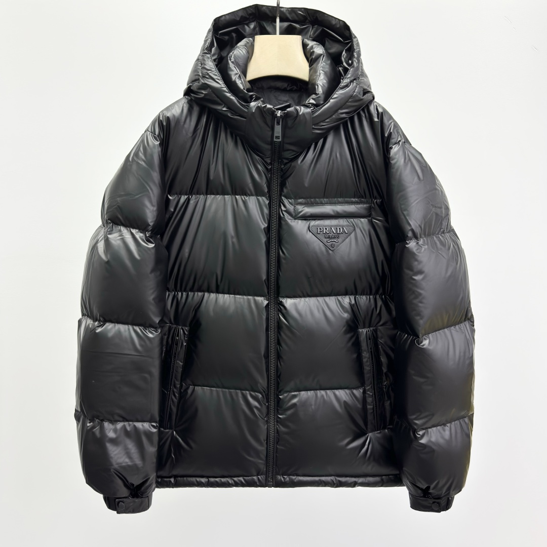 NO:572623,PRAD@ Solid color hooded removable down long-sleeved jacket Men's style Fitted version Moderate thickness Regular length Hooded collar Zippered fly Long sleeves Pattern solid color 2828256076,,prada,jackets & coats,down jacket,hats,alexander wang19860909PRAD@ 纯色连帽可拆卸羽绒长袖外套 男款 版型合身 厚度适中 衣长常规款 领型连帽 衣门襟拉链 袖长长袖 图案纯色 2828256076,,prada,jackets & coats,down jacket,hats,alexander wang,Men's clothing