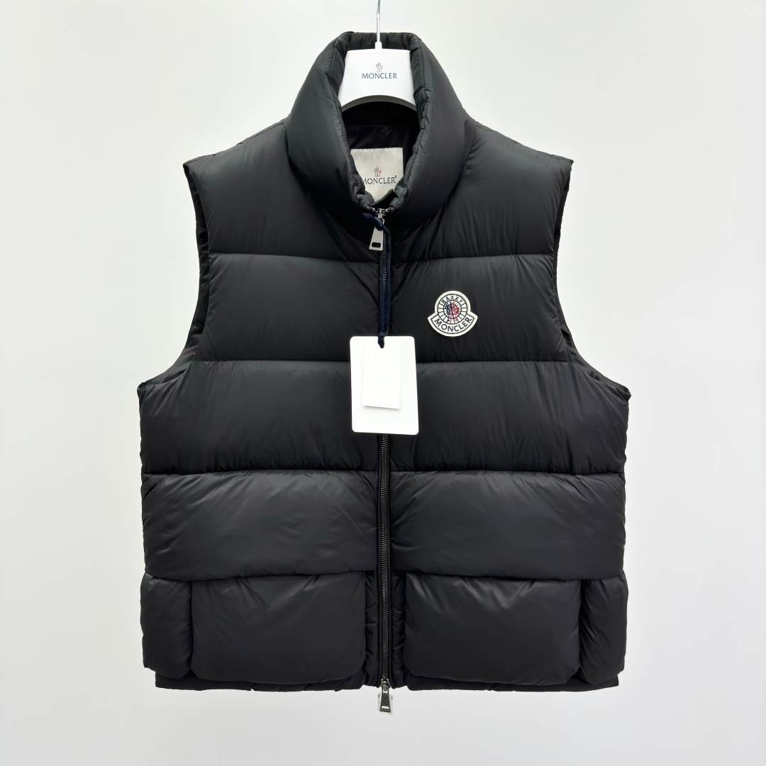 NO:607967,M0ncler Felt Logo Patch Pocket Zipper Sleeveless Down Jacket Men's Ingredient Content Filling: Down 90 Feather 10 Outer Layer: Nylon Lining: Nylon Material: Polyester Graphic letters, other Functional warmth Stand-up collar Sleeve length Sleeveless Sleeve style Regular zipper fly Regular length Packing list Brand label card hangtag 28255086,,down jacket,alexander wang19860909M0ncler 毛毡徽标贴片口袋拉链无袖羽绒服 男款 成分含量 填充物:羽绒90羽毛10外层:锦纶衬里:锦纶材质:涤纶 图案字母,其他 功能保暖 领型立领 袖长无袖 袖型常规 衣门襟拉链 衣长常规款 包装清单品牌标签卡吊牌 28255086,,down jacket,alexander wang,Men's clothing