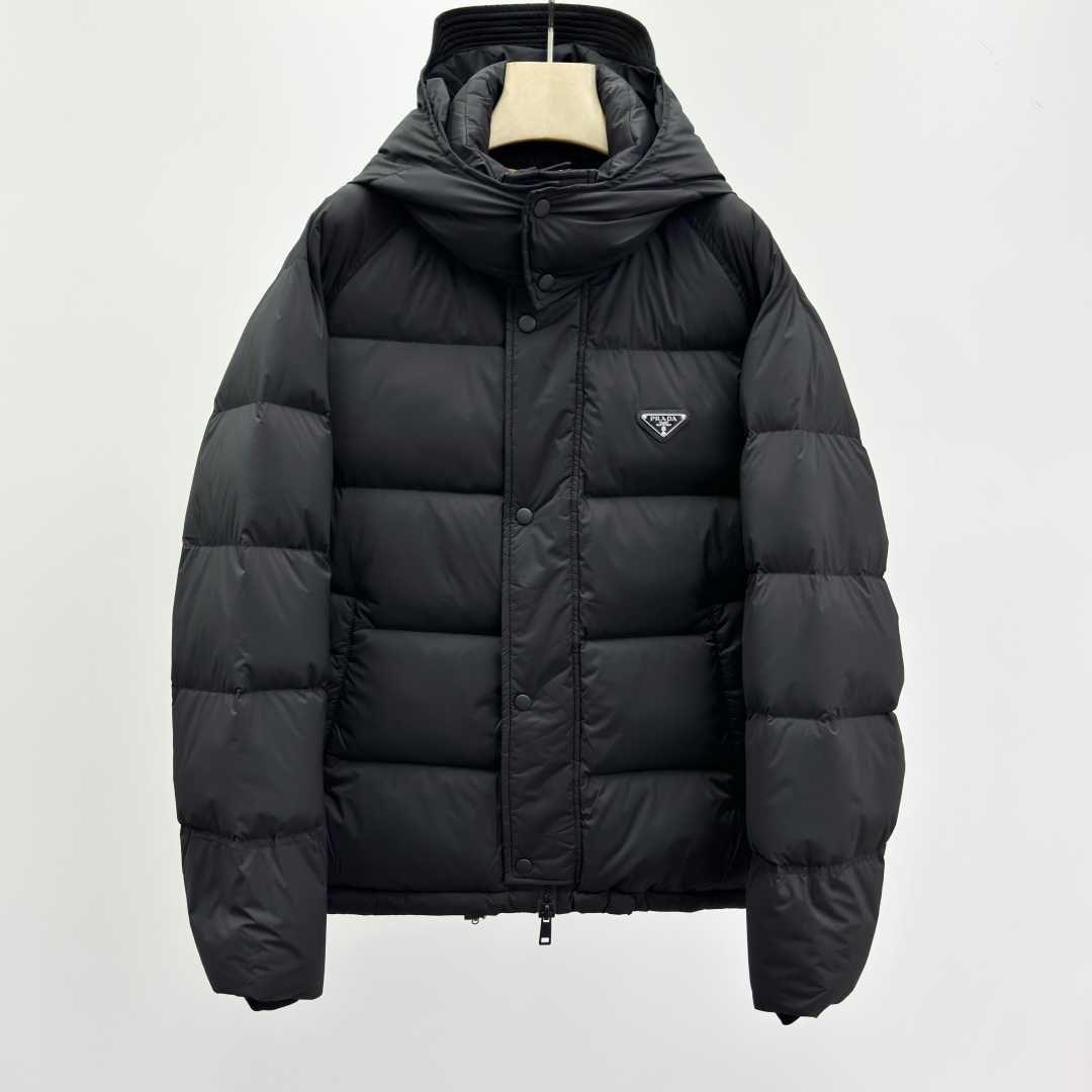 NO:573701,PRAD@ Logo hooded zippered long-sleeved jacket for men. Fabric polyester. Fit-fitting. Moderate thickness. Styles. Other collar-type hoods. Contents: outer and lining: polyester fiber; filling: white goose down (90 velvet content); windproof interlayer: 91 sheep wool 6 brocade. Other patterns. Suitable for autumn. Other functions. Long sleeves. Zipper at the placket. Packing list. Brand label card. Hang tag.  2828256254,,prada,jackets & coats,jackets & coats,hats,alexander wang19860909PRAD@ 徽标连帽拉链长袖夹克外套 男款 面料涤纶 版型合身 厚度适中 款式其他 领型连帽 成分含量外部以及衬里:聚酯纤维;填充物:白鹅绒(绒子含量90);防风夹层:91绵羊毛6锦 图案其他 适用季节秋 功能其他 袖长长袖 衣门襟拉链 包装清单品牌标签卡吊牌 2828256254,,prada,jackets & coats,jackets & coats,hats,alexander wang,Men's clothing