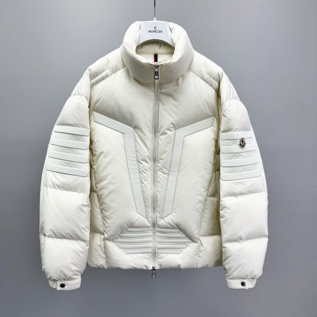 NO:623405,M0ncler Solid Color Stand Collar Zippered Long Sleeve Down Jacket Fabric Nylon Fitted Fit Moderate Thickness Collar Stand Collar Packing List Brand Label Card Hanging Ingredient Content Nylon Pattern Solid Color 41256485,,down jacket,alexander wang19860909M0ncler 纯色立领拉链长袖羽绒服 面料锦纶 版型合身 厚度适中 领型立领 包装清单品牌标签卡吊牌 成分含量锦纶 图案纯色 41256485,,down jacket,alexander wang,Men's clothing