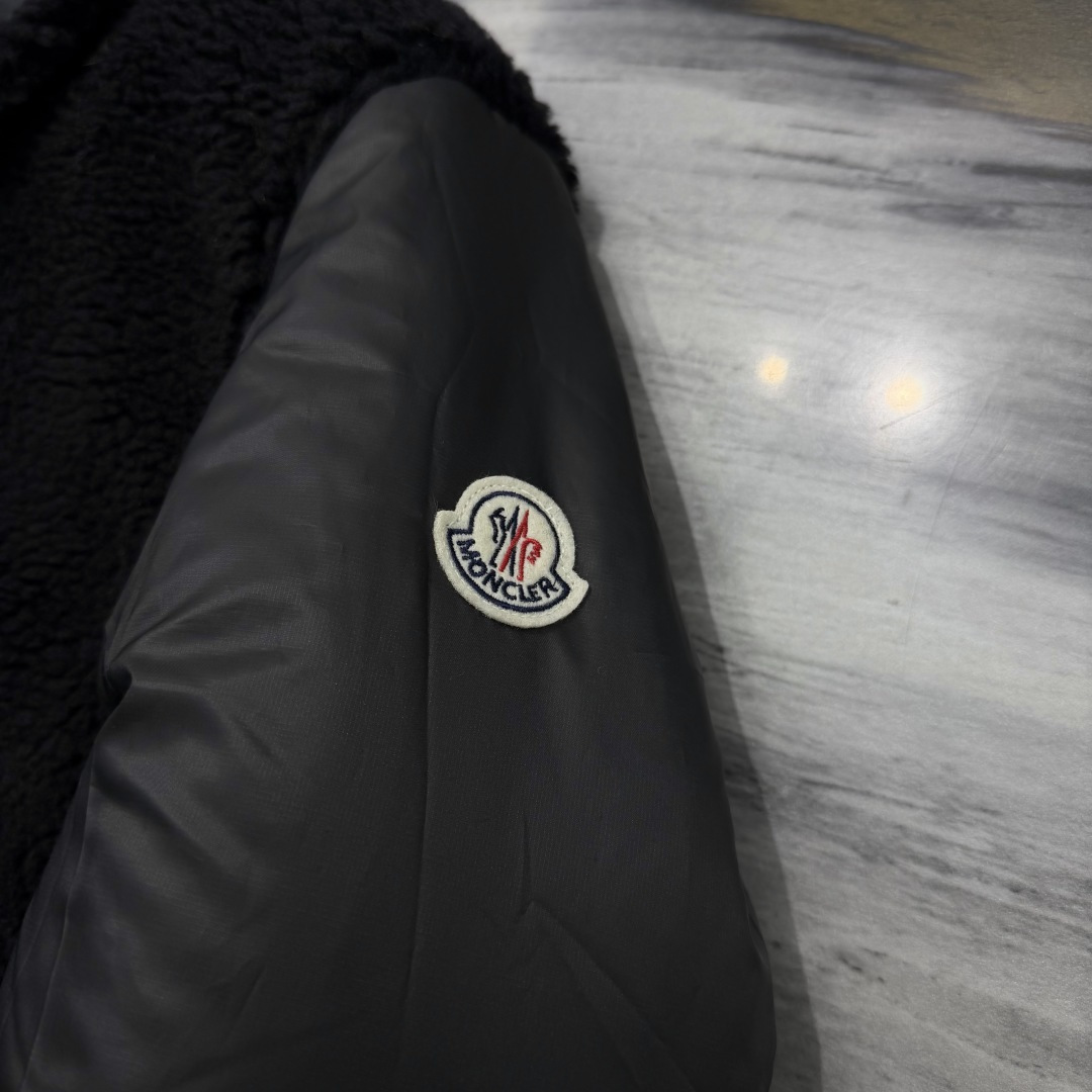 M0ncler 双面飞行员羽绒服定制柔绒哑光锦织料 以及泰迪绒 使用新国标90白鸭绒(欢迎检测) 冲绒量