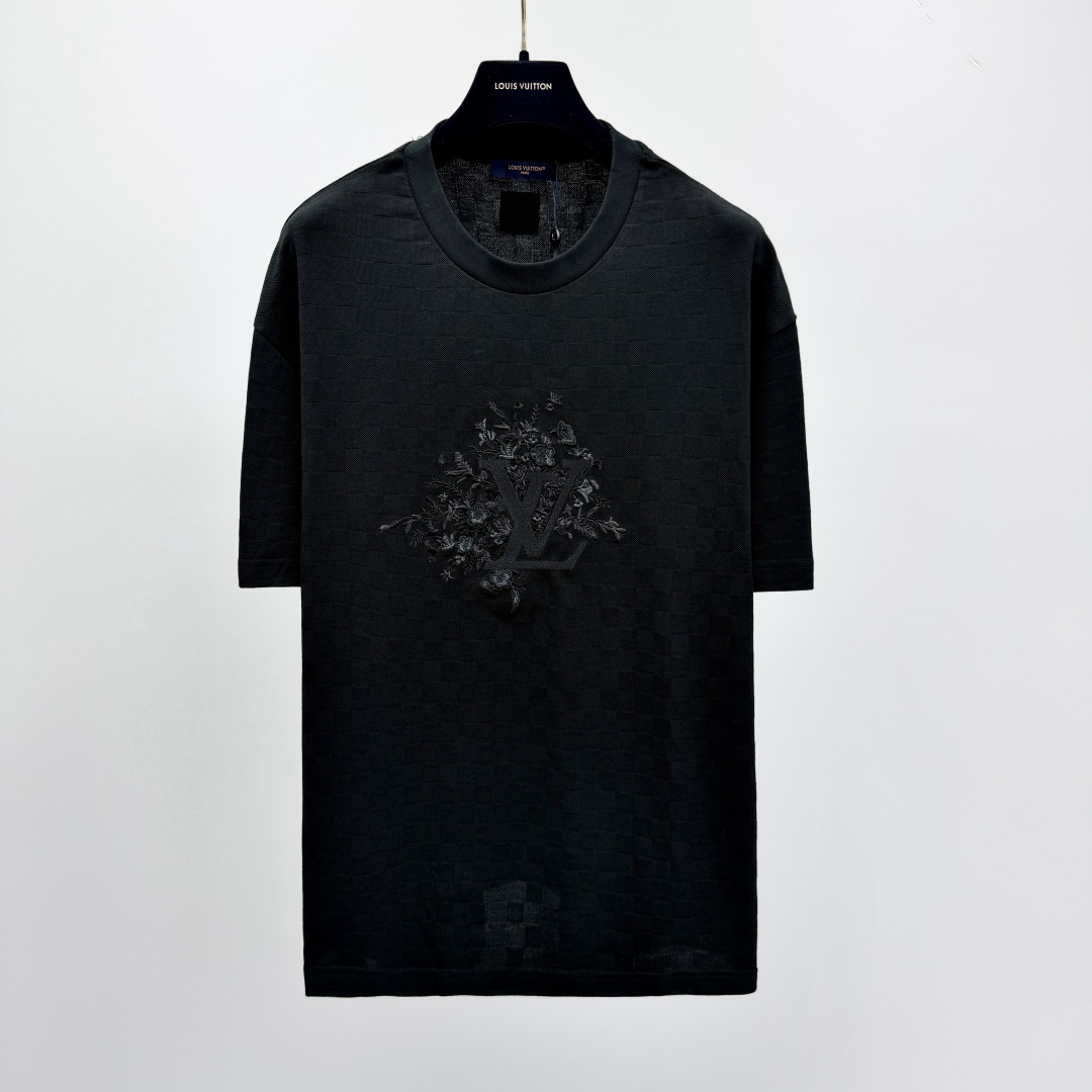 루이비통 2026SS 자수 프린트 코튼 반팔 티셔츠 남성 41258 Louis Vuitton T Shirt