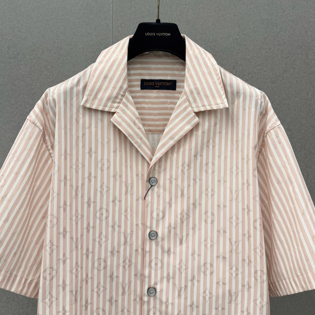 루이비통 남성 반팔 131721 Louis Vuitton T Shirt 썸네일 이미지