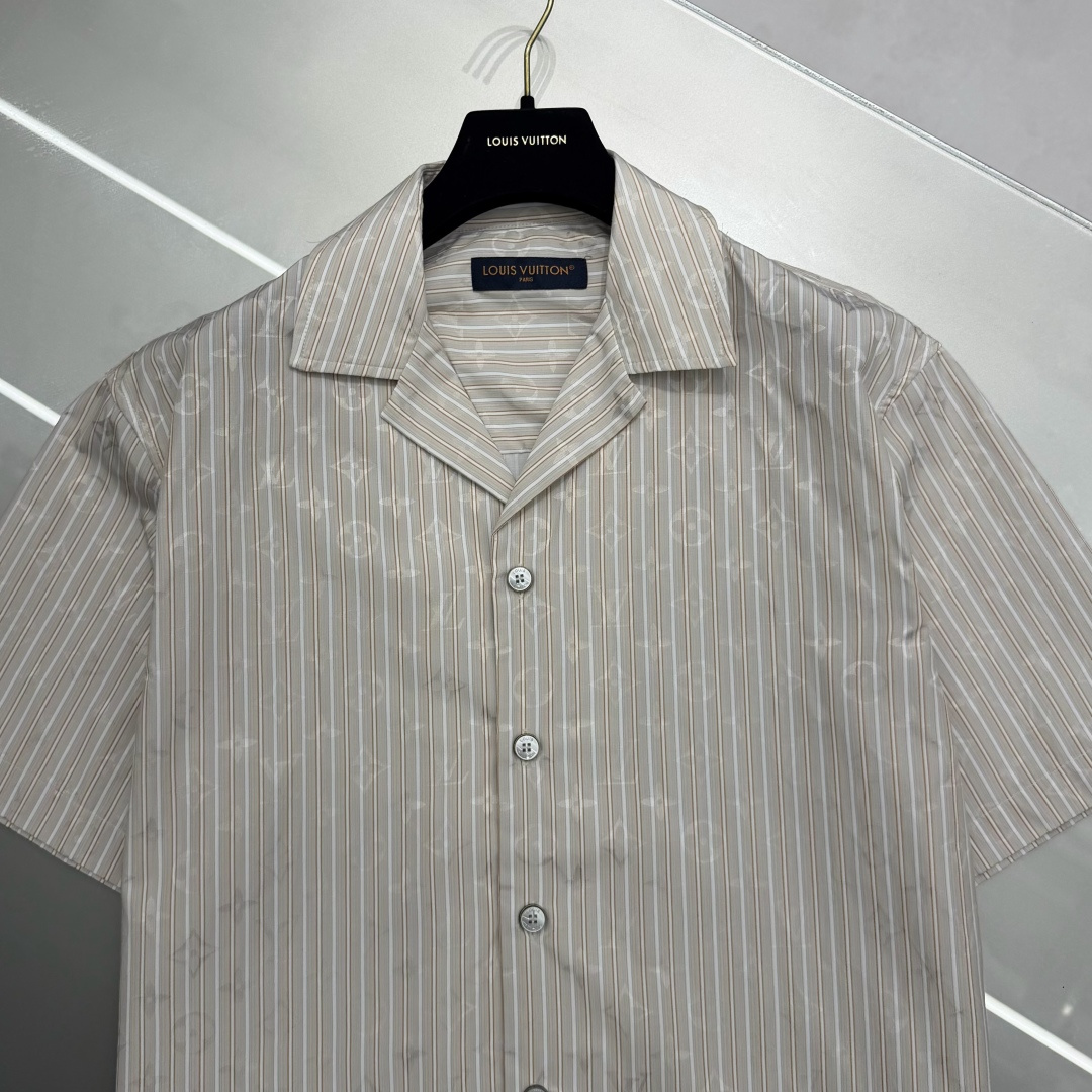 루이비통 남성 반팔 131695 Louis Vuitton T Shirt 썸네일 이미지