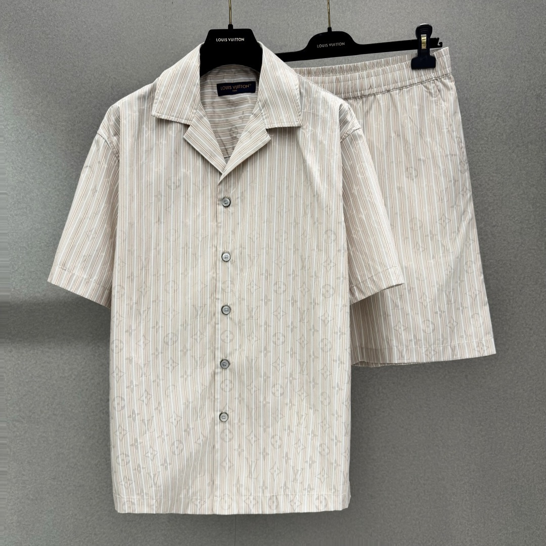 루이비통 남성 반팔 131695 Louis Vuitton T Shirt 썸네일 이미지
