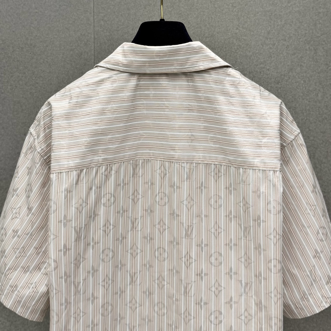 루이비통 남성 반팔 131695 Louis Vuitton T Shirt 썸네일 이미지