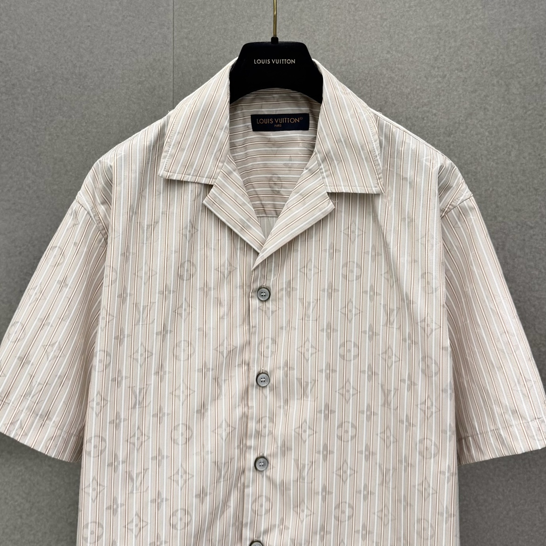 루이비통 남성 반팔 131695 Louis Vuitton T Shirt 썸네일 이미지