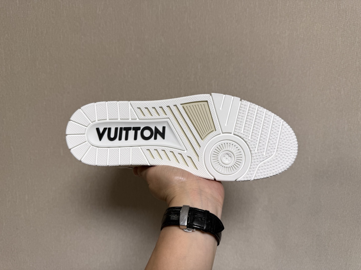 LV路易威登Louis Vuitton Trainer Sneaker Low休闲运动文化百搭篮球板鞋 白三彩