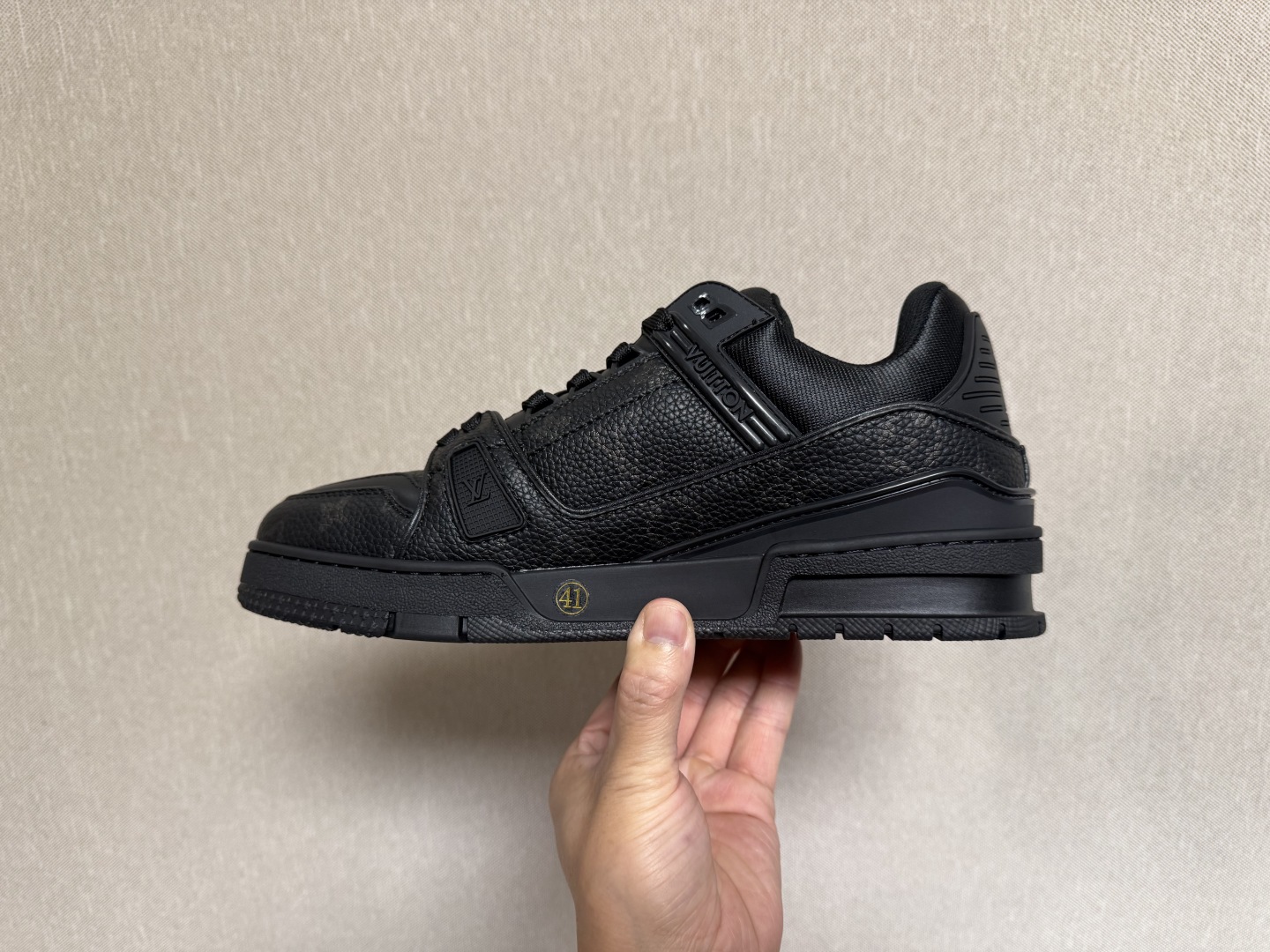 路易威登Louis Vuitton Trainer Sneaker Low休闲运动文化百搭篮球板鞋 黑印花