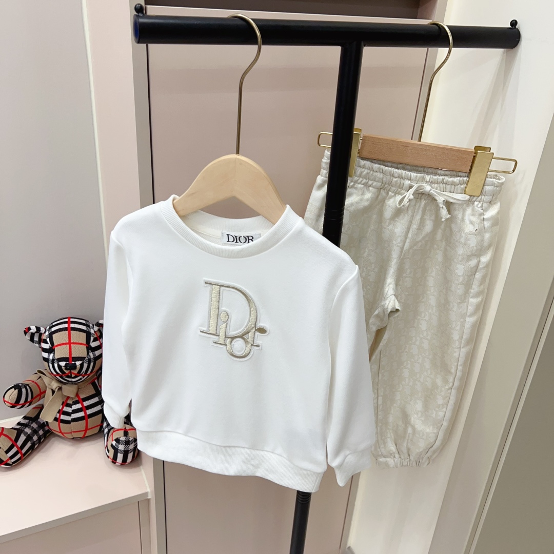 Conjunto de sudadera Dior, tallas 90-160, en stock 198. La parte superior es de 180g de algodón con bordado de hilo dor…