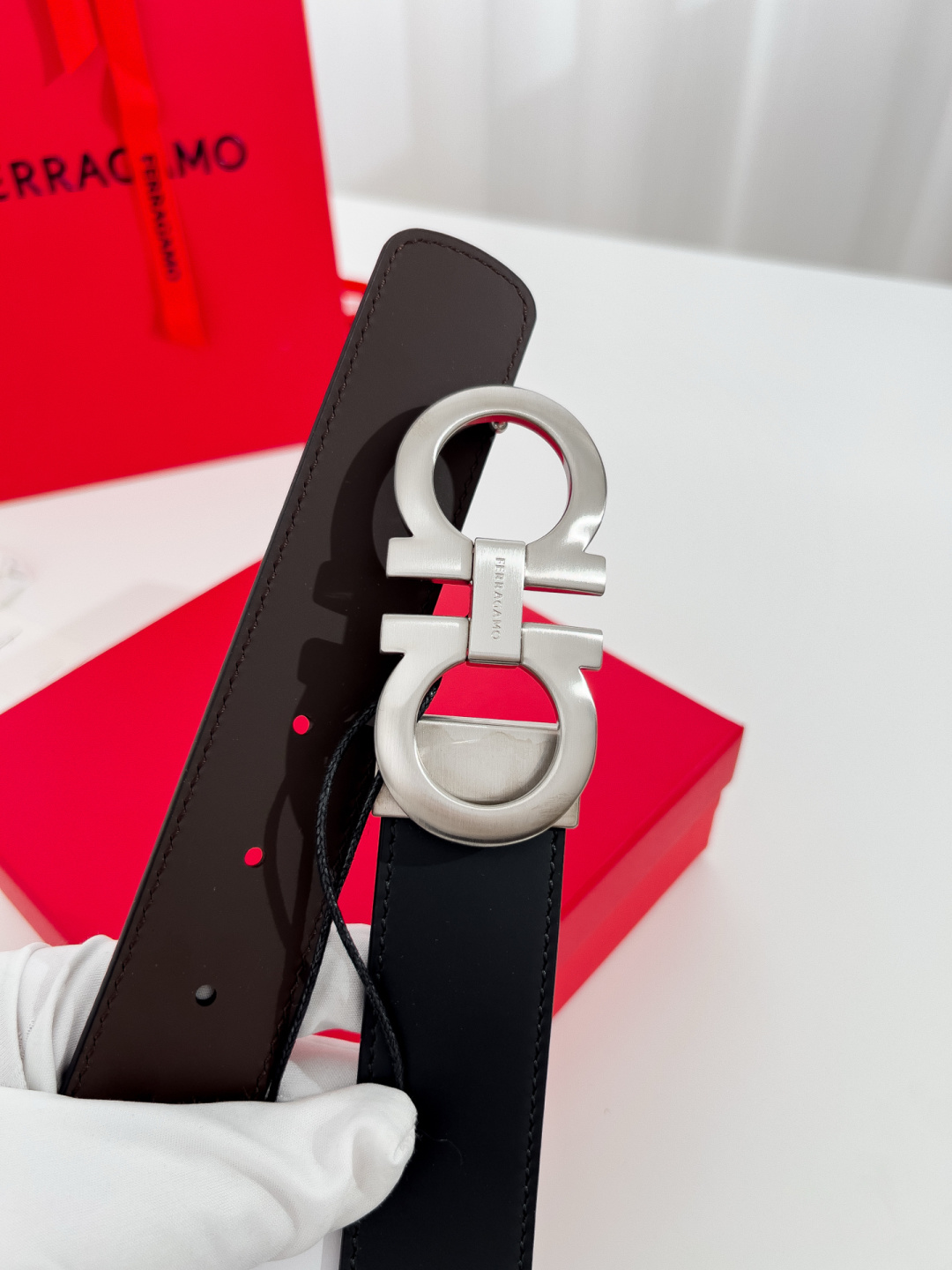 Ferragamo 代购级 菲拉格慕 进口头层小牛皮，双面牛皮材质