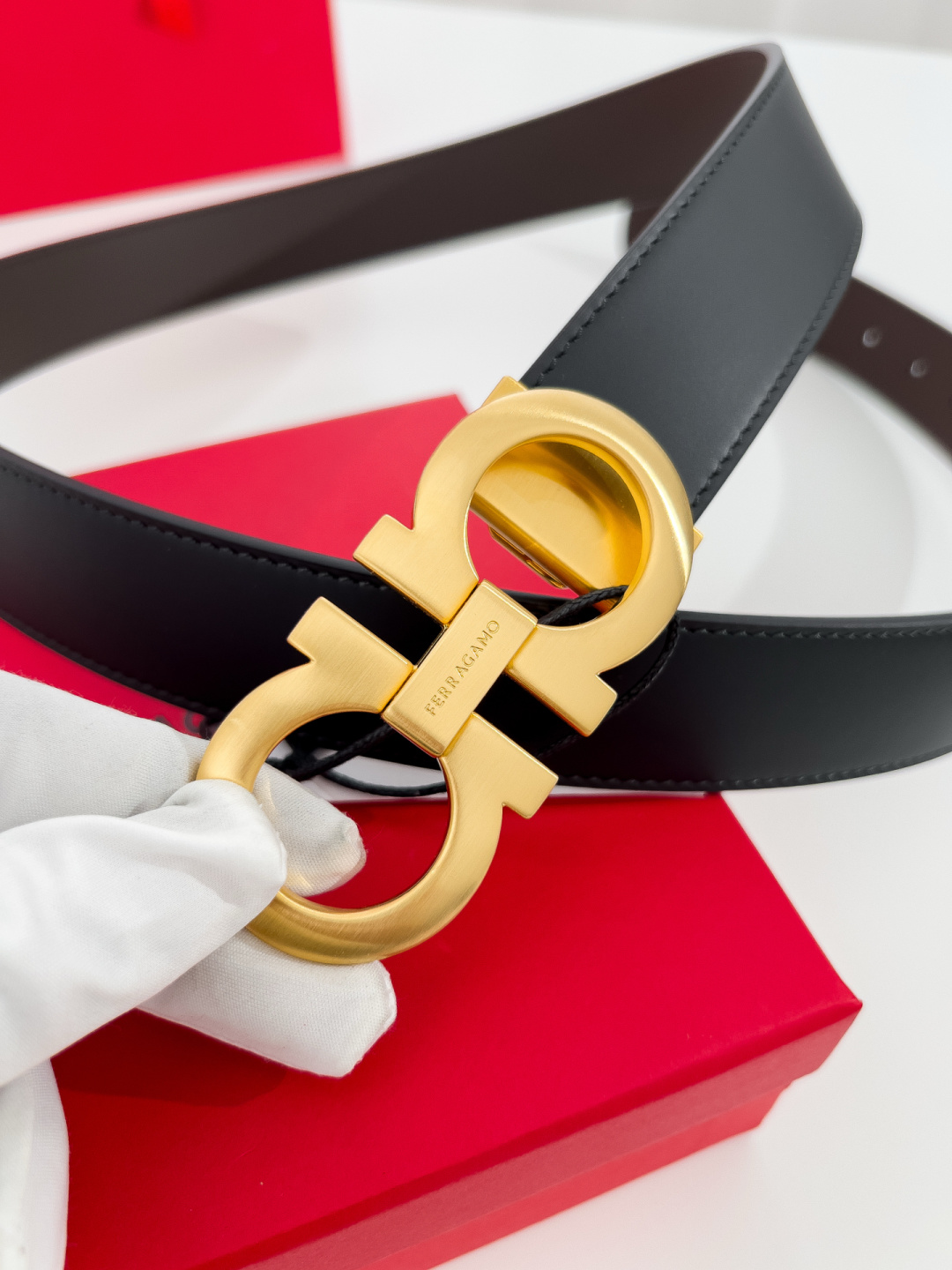 Ferragamo 代购级 菲拉格慕 进口头层小牛皮，双面牛皮材质