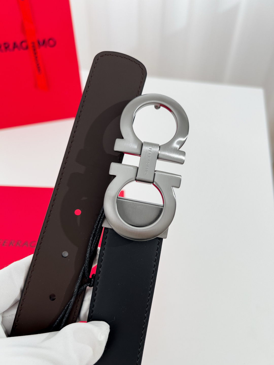 Ferragamo 代购级 菲拉格慕 进口头层小牛皮，双面牛皮材质