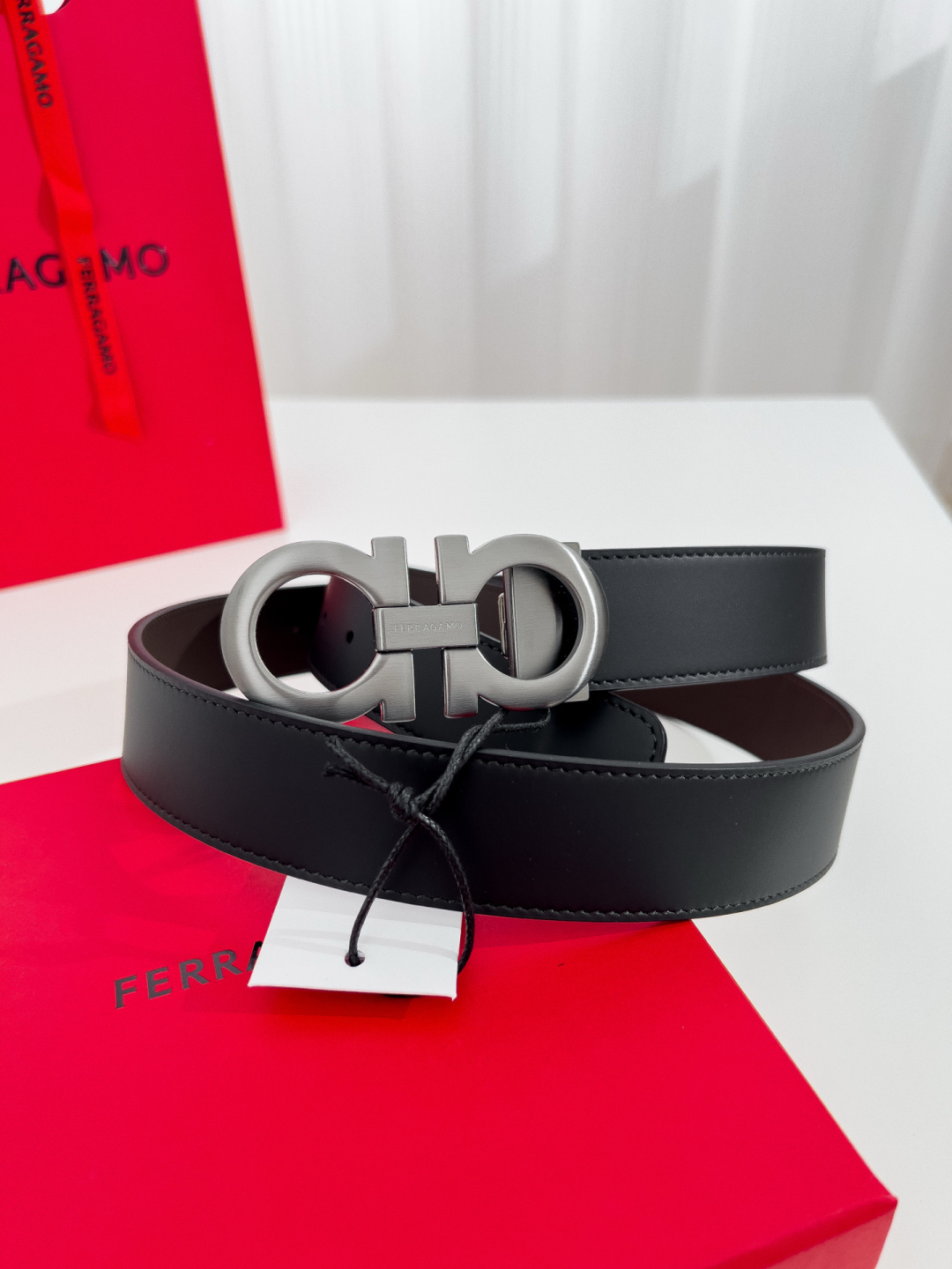 Ferragamo 代购级 菲拉格慕 进口头层小牛皮，双面牛皮材质