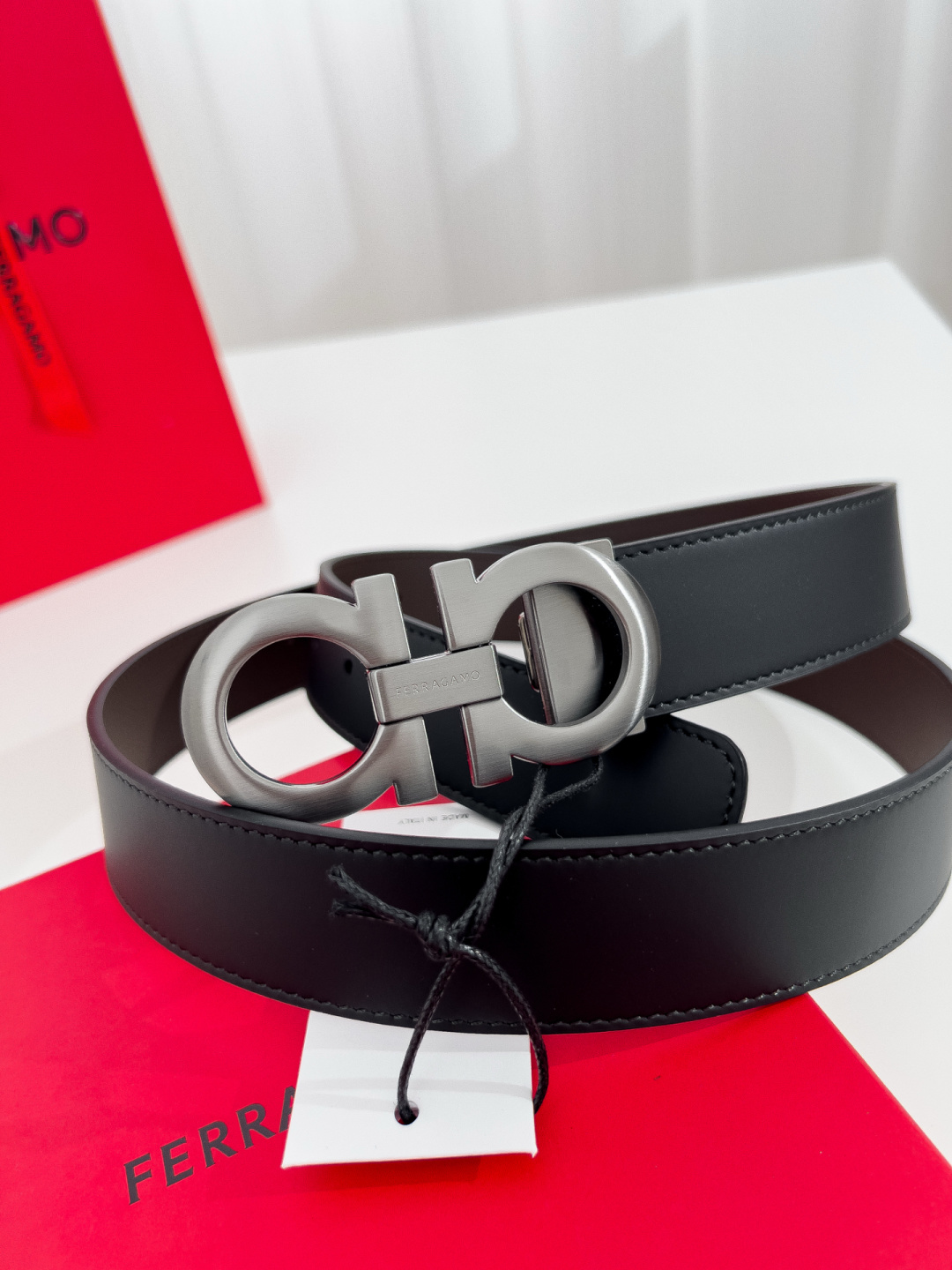 Ferragamo 代购级 菲拉格慕 进口头层小牛皮，双面牛皮材质