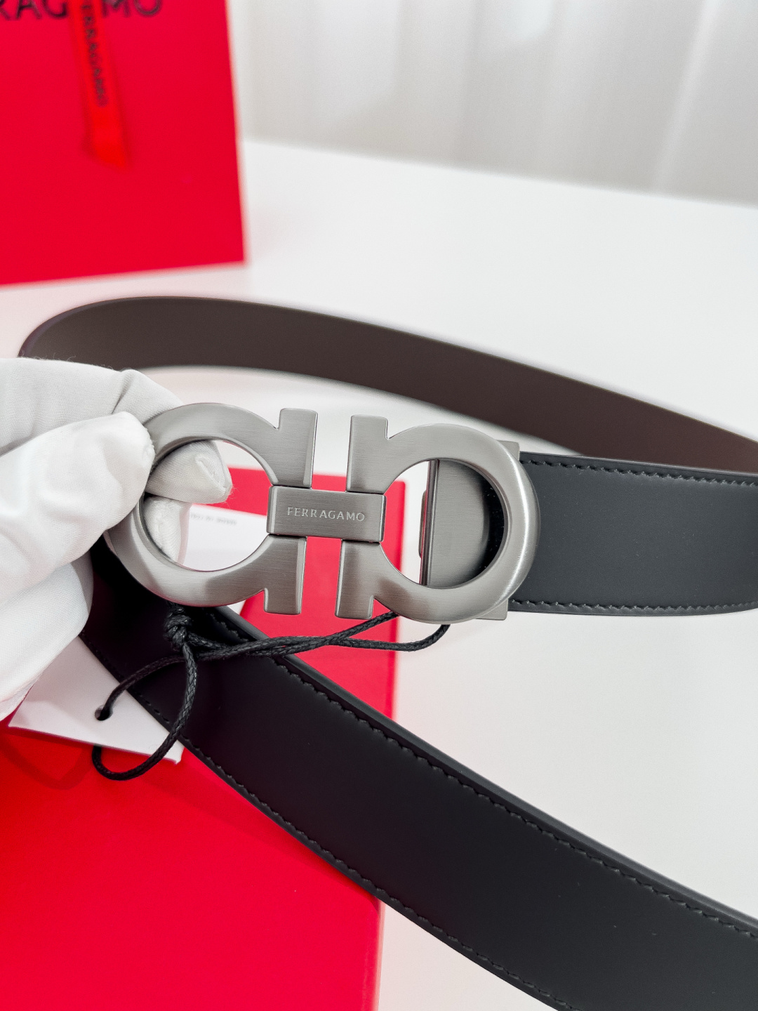 Ferragamo 代购级 菲拉格慕 进口头层小牛皮，双面牛皮材质