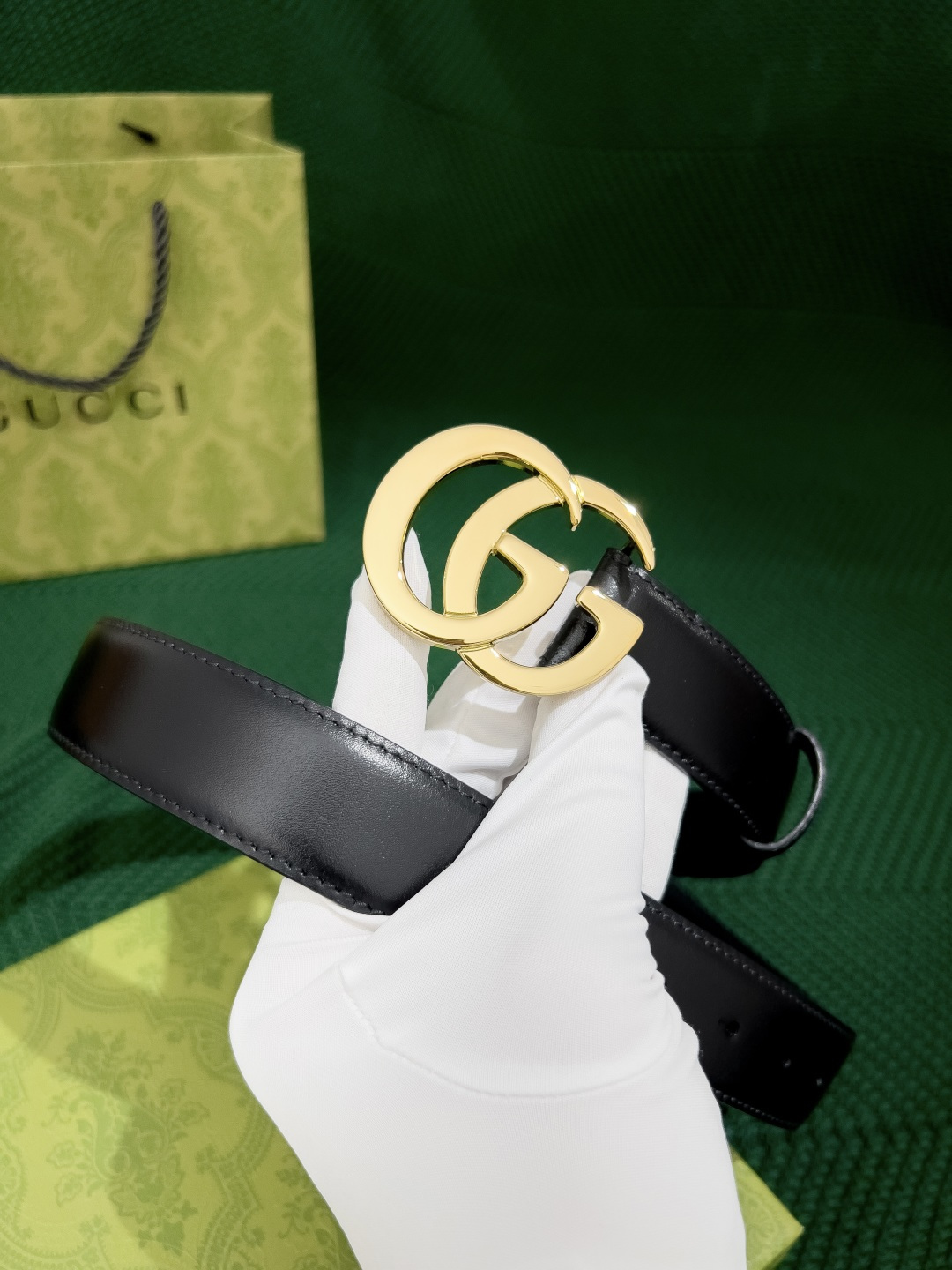 古奇 高端货品 宽度3.0 女士腰带头昂小牛皮皮料，搭配意大利sirp皮厂的底皮，精细的做工，用心制作。