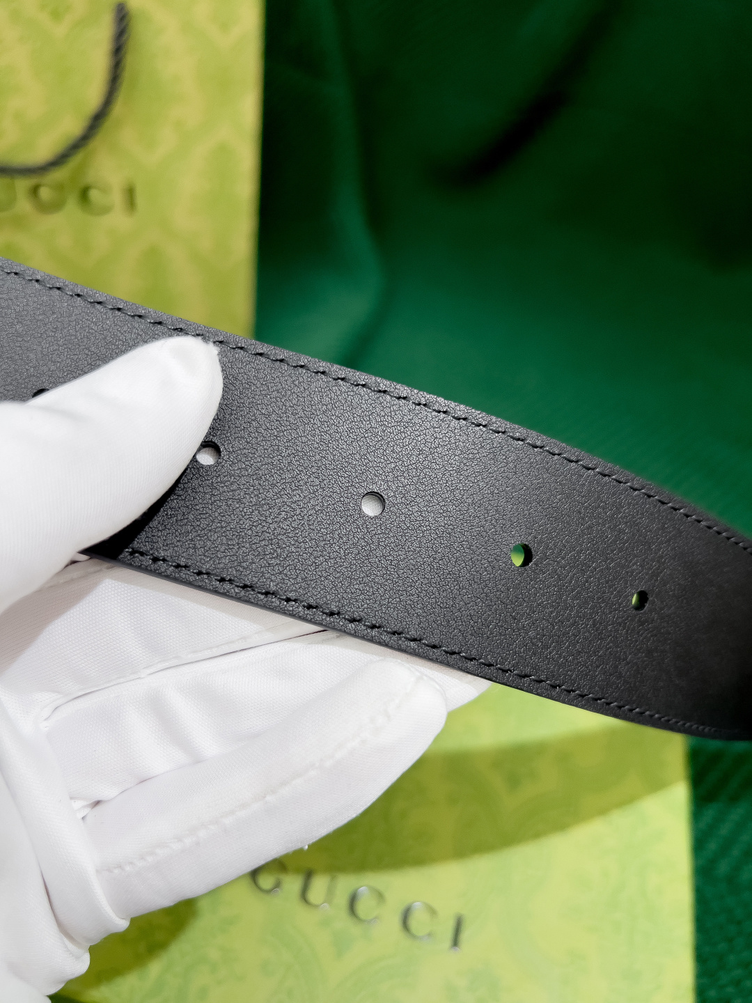 古奇 原单货 宽度40mm 原厂热压猪皮纹，对花开料，纹路正品一致，非市场不对版花纹，原厂小牛做底，欢迎