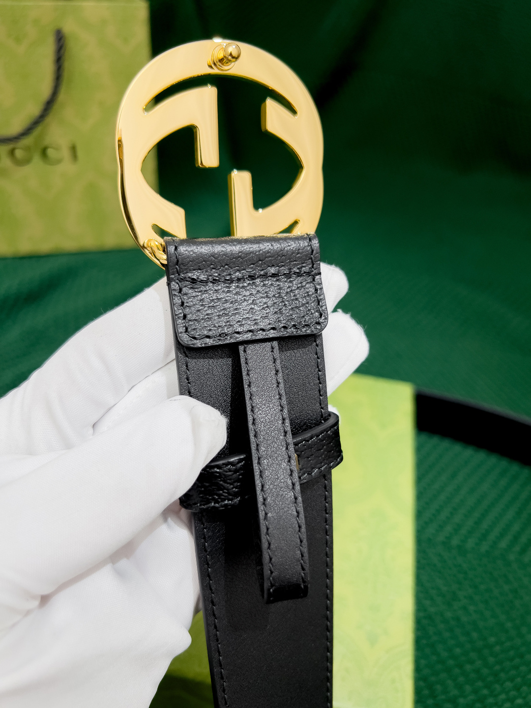 古奇 原单货 宽度40mm 原厂热压猪皮纹，对花开料，纹路正品一致，非市场不对版花纹，原厂小牛做底，欢迎