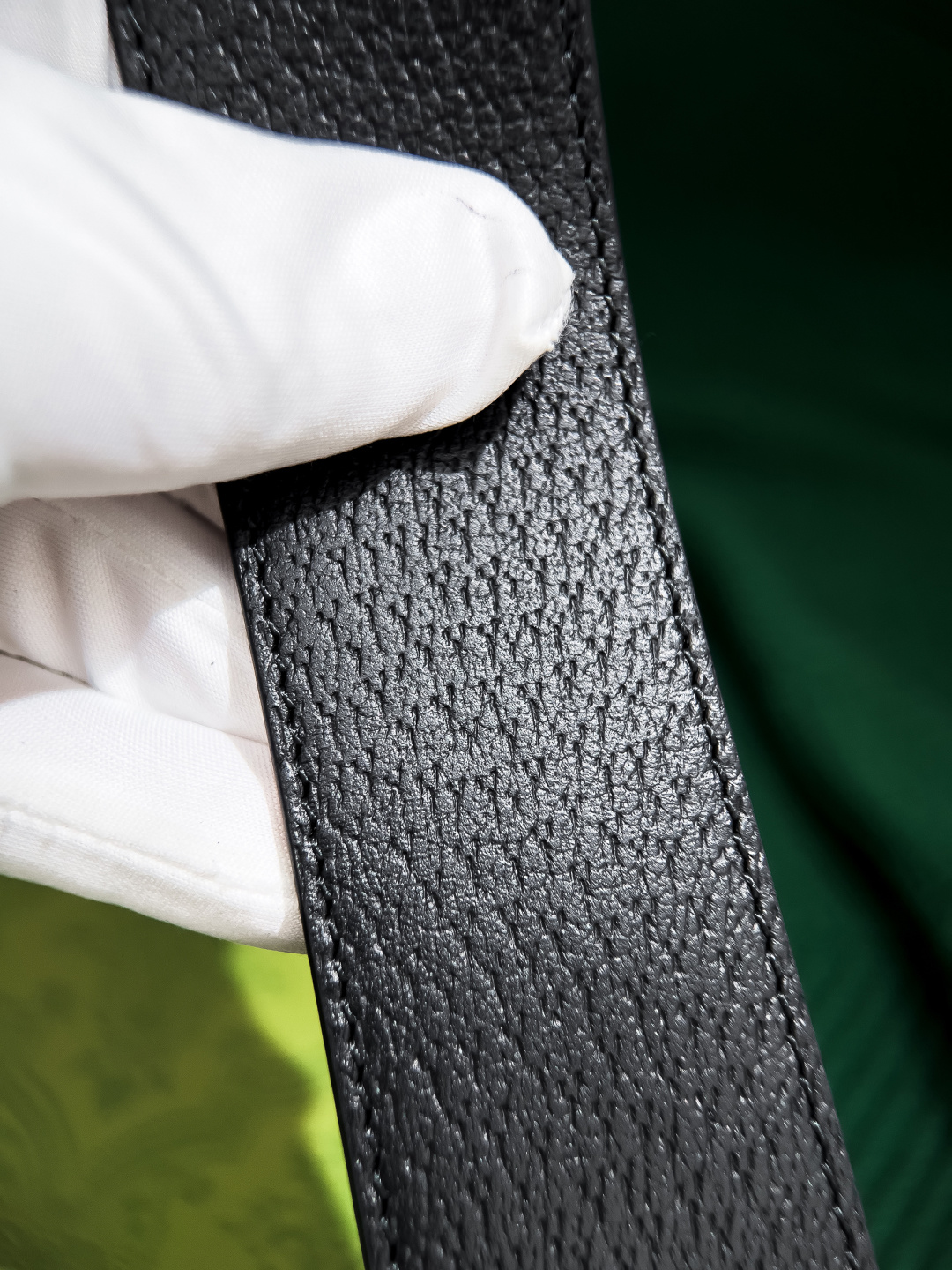 古奇 原单货 宽度40mm 原厂热压猪皮纹，对花开料，纹路正品一致，非市场不对版花纹，原厂小牛做底，欢迎