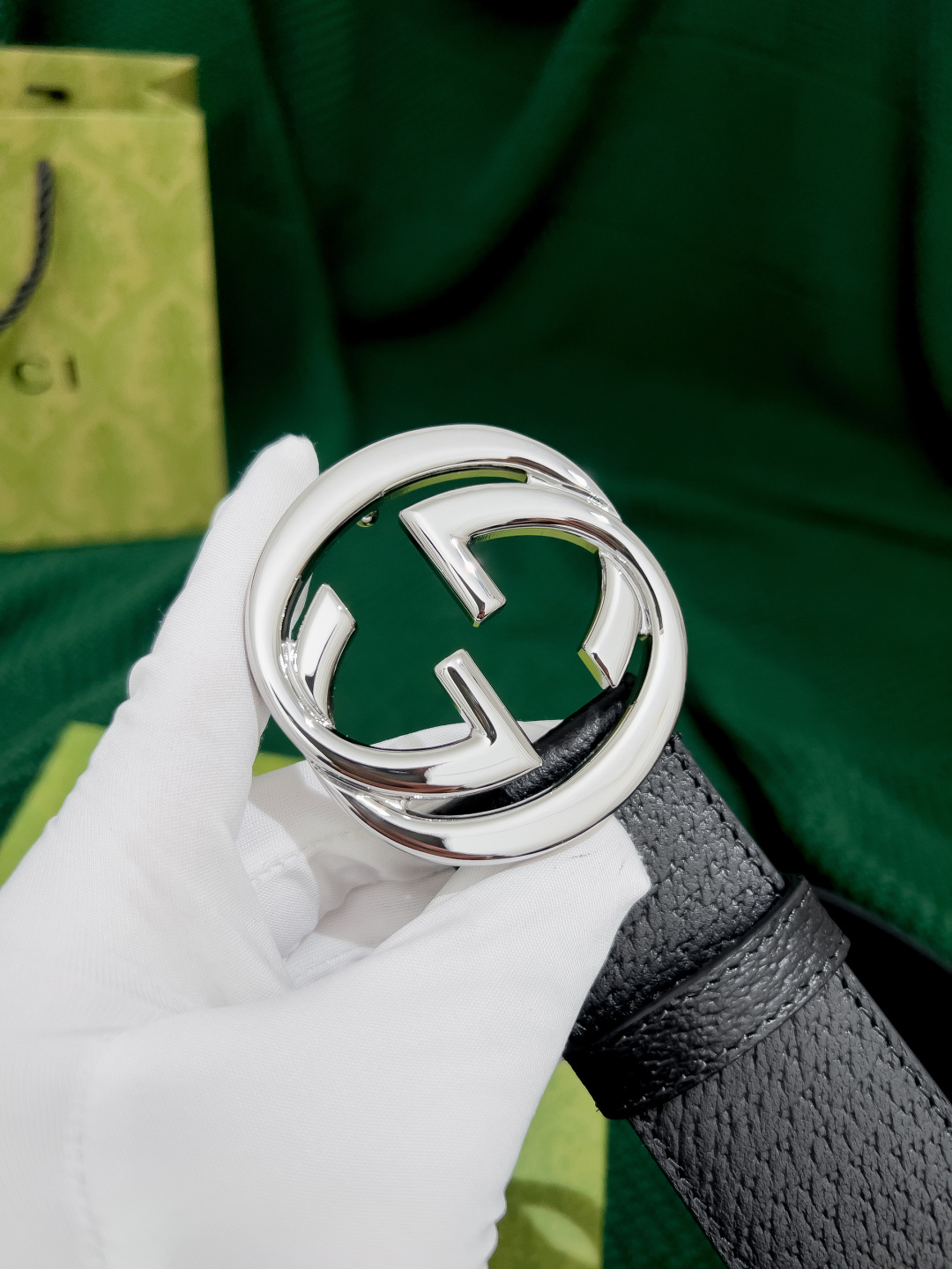 古奇 原单货 宽度40mm 原厂热压猪皮纹，对花开料，纹路正品一致，非市场不对版花纹，原厂小牛做底，欢迎