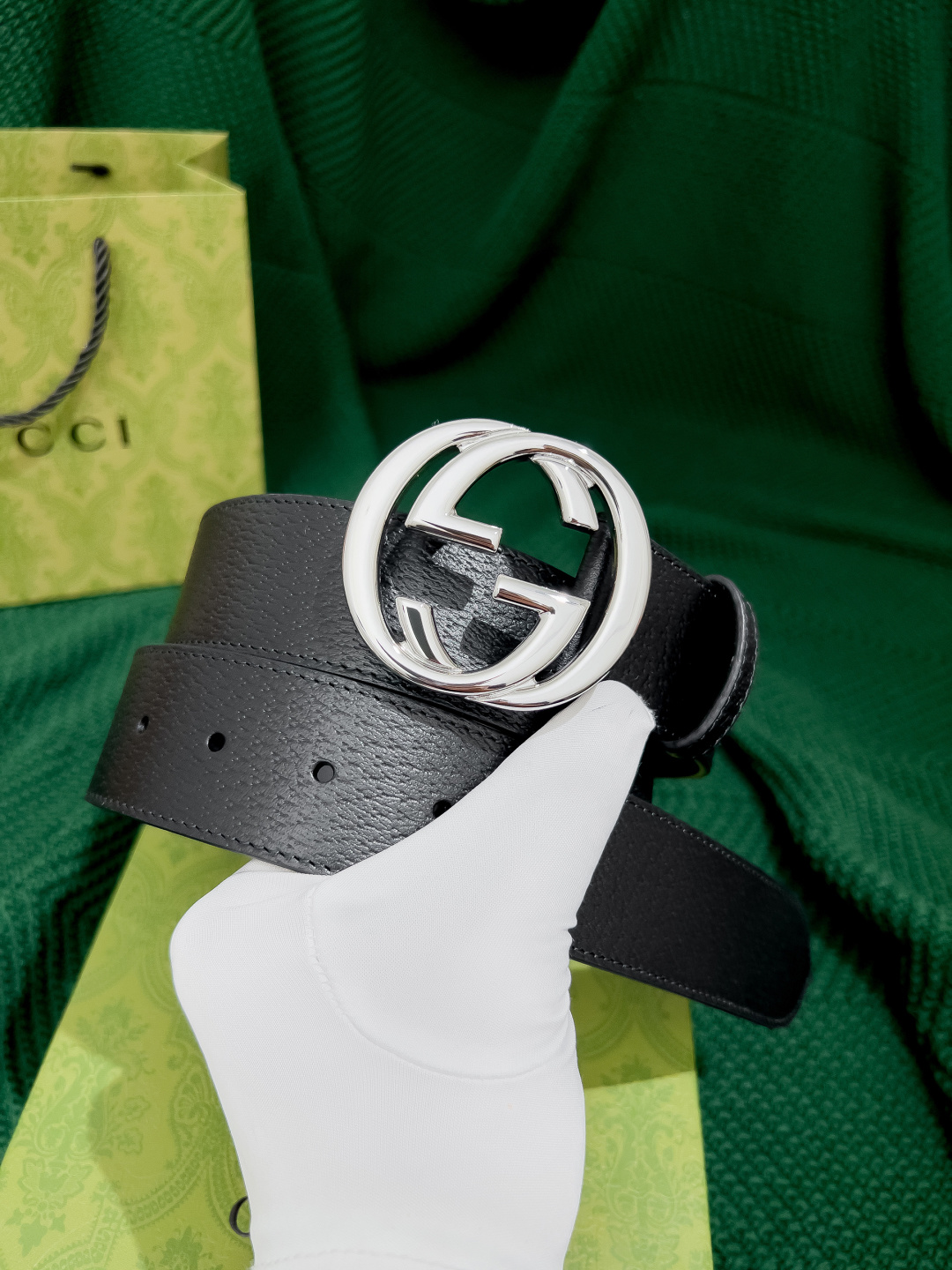 古奇 原单货 宽度40mm 原厂热压猪皮纹，对花开料，纹路正品一致，非市场不对版花纹，原厂小牛做底，欢迎