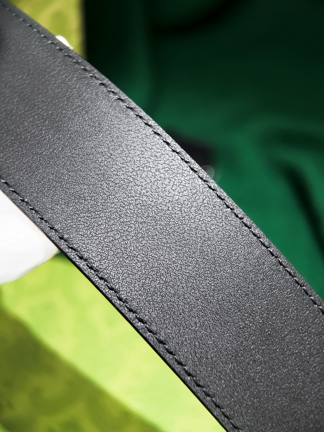 古奇 原单货 宽度40mm 原厂热压猪皮纹，对花开料，纹路正品一致，非市场不对版花纹，原厂小牛做底，欢迎