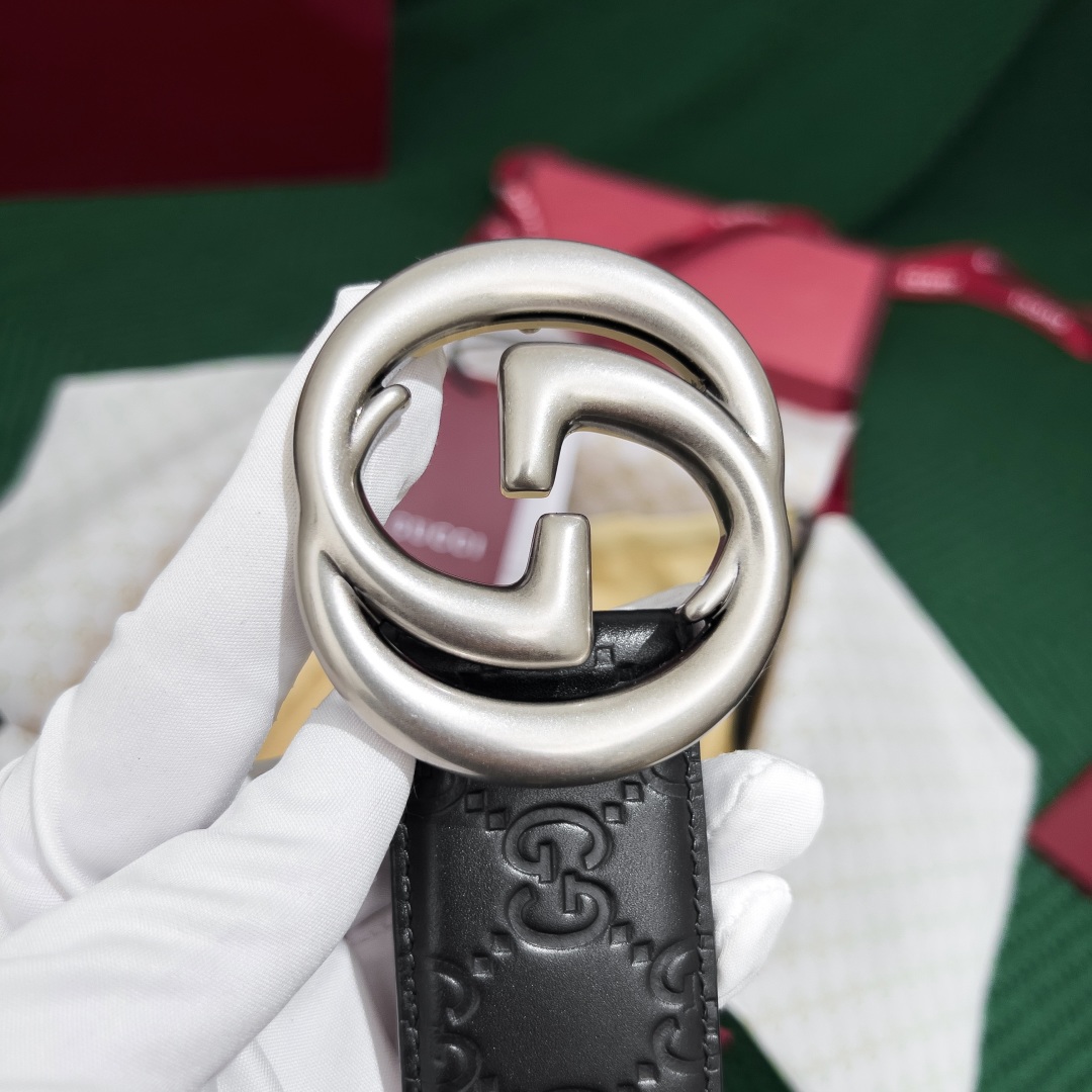 Gucci.古驰 
全套包装  宽度38mm 专柜正品11完美复刻. 原带身 印花图案清晰.配搭精扣头