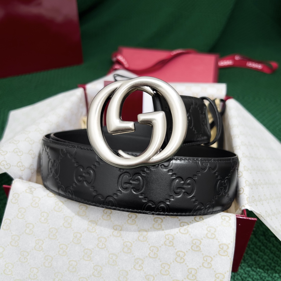  Gucci.古驰 
全套包装  宽度38mm 专柜正品11完美复刻. 原带身 印花图案清晰.配搭精扣头