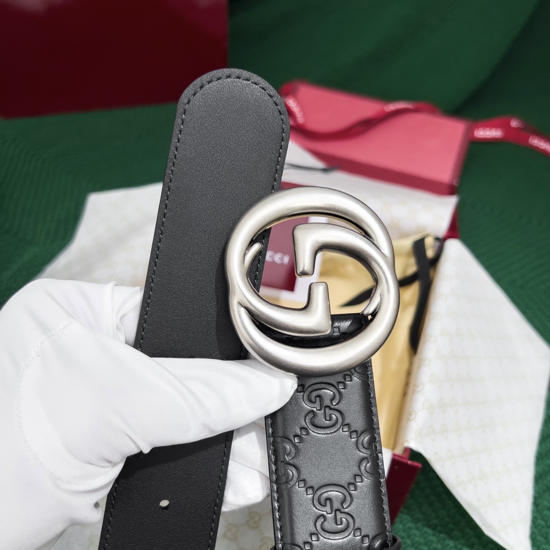  Gucci.古驰 
全套包装  宽度38mm 专柜正品11完美复刻. 原带身 印花图案清晰.配搭精扣头