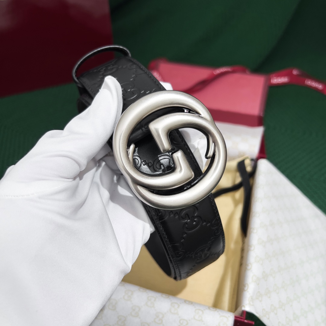  Gucci.古驰 
全套包装  宽度38mm 专柜正品11完美复刻. 原带身 印花图案清晰.配搭精扣头