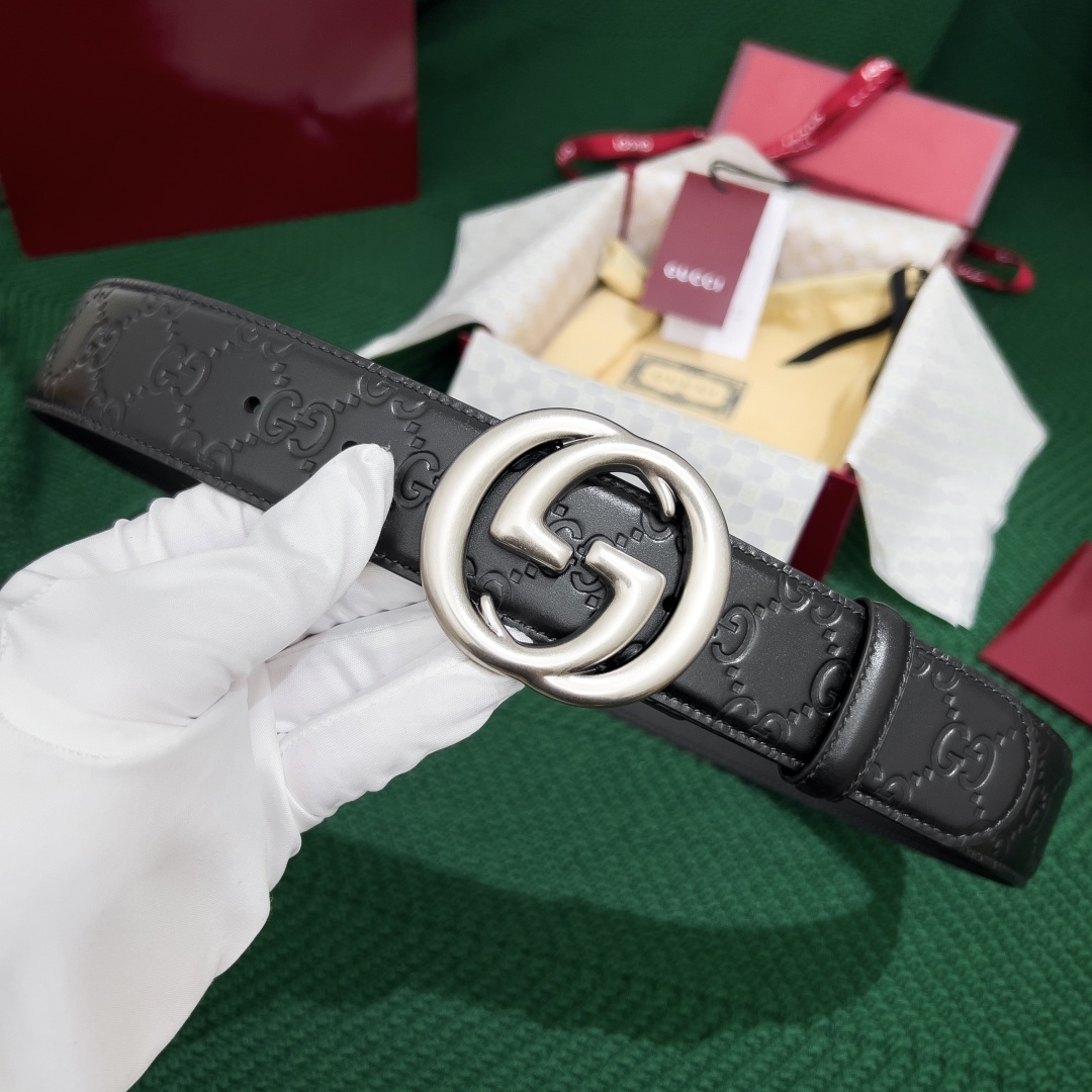  Gucci.古驰 
全套包装  宽度38mm 专柜正品11完美复刻. 原带身 印花图案清晰.配搭精扣头
