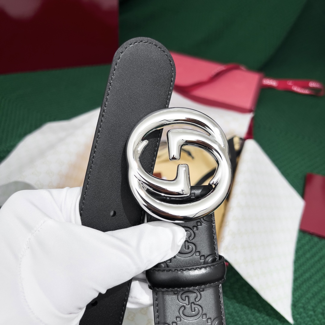  Gucci.古驰 
全套包装  宽度38mm 专柜正品11完美复刻. 原带身 印花图案清晰.配搭精扣头