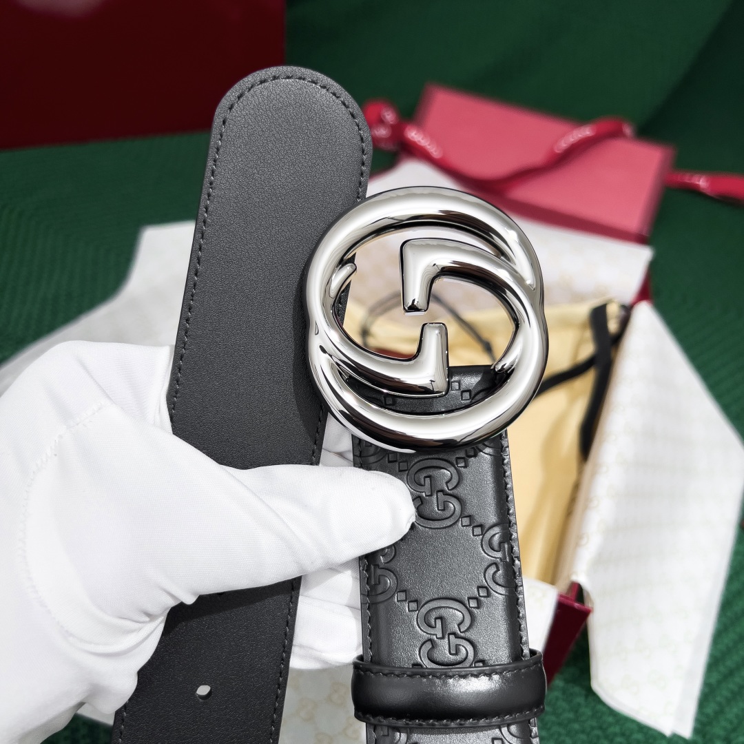  Gucci.古驰 
全套包装  宽度38mm 专柜正品11完美复刻. 原带身 印花图案清晰.配搭精扣头