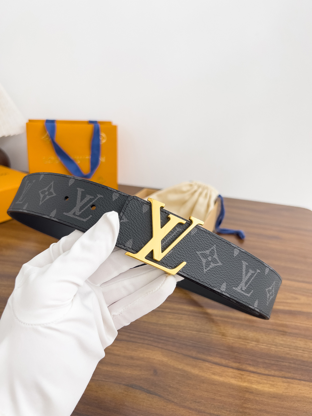 Lv原单腰带 全套包装/宽度4cm,一体铸造五金钢扣.