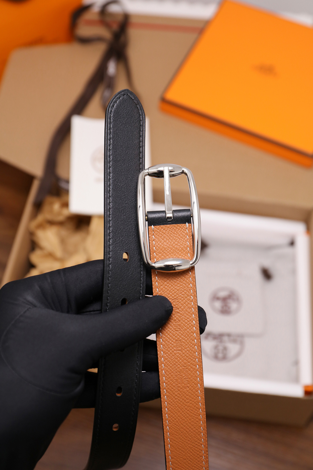 爱马仕 女士腰带 春夏最新款式 宽度2.5CM 纯进口好皮，全粒面EP掌纹皮，2,0厚小牛皮底皮，皮质柔