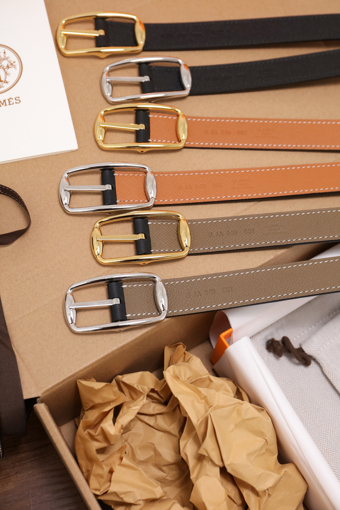爱马仕 女士腰带 春夏最新款式 宽度2.5CM 纯进口好皮，全粒面EP掌纹皮，2,0厚小牛皮底皮，皮质柔