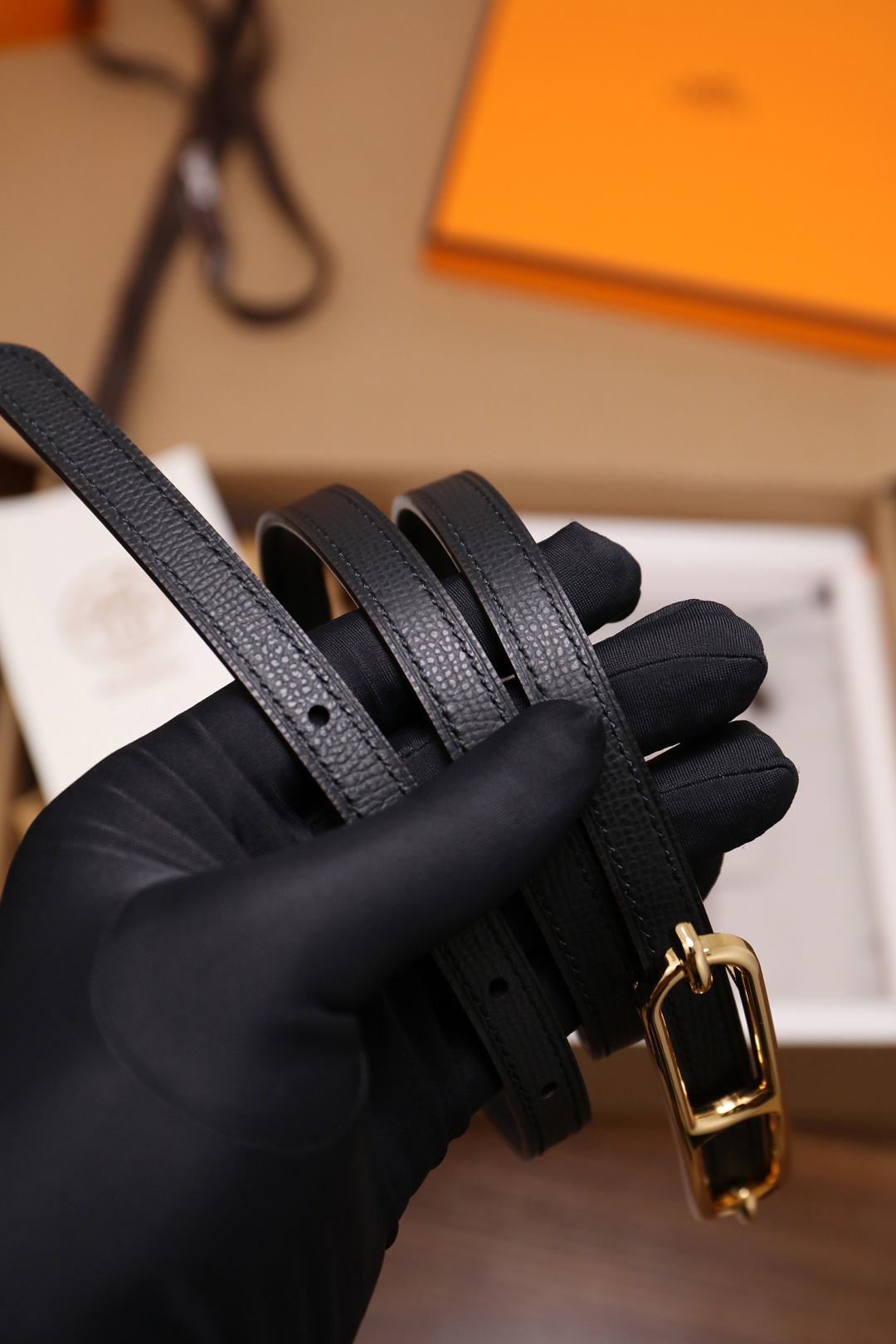 爱马仕 原单货品 宽度1.3cm 头层ep掌纹小牛皮搭配平纹小牛皮底皮，双面可用。杜克普斜针走线，意大利