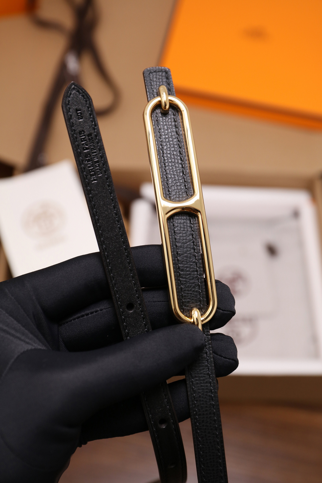 爱马仕 原单货品 宽度1.3cm 头层ep掌纹小牛皮搭配平纹小牛皮底皮，双面可用。杜克普斜针走线，意大利