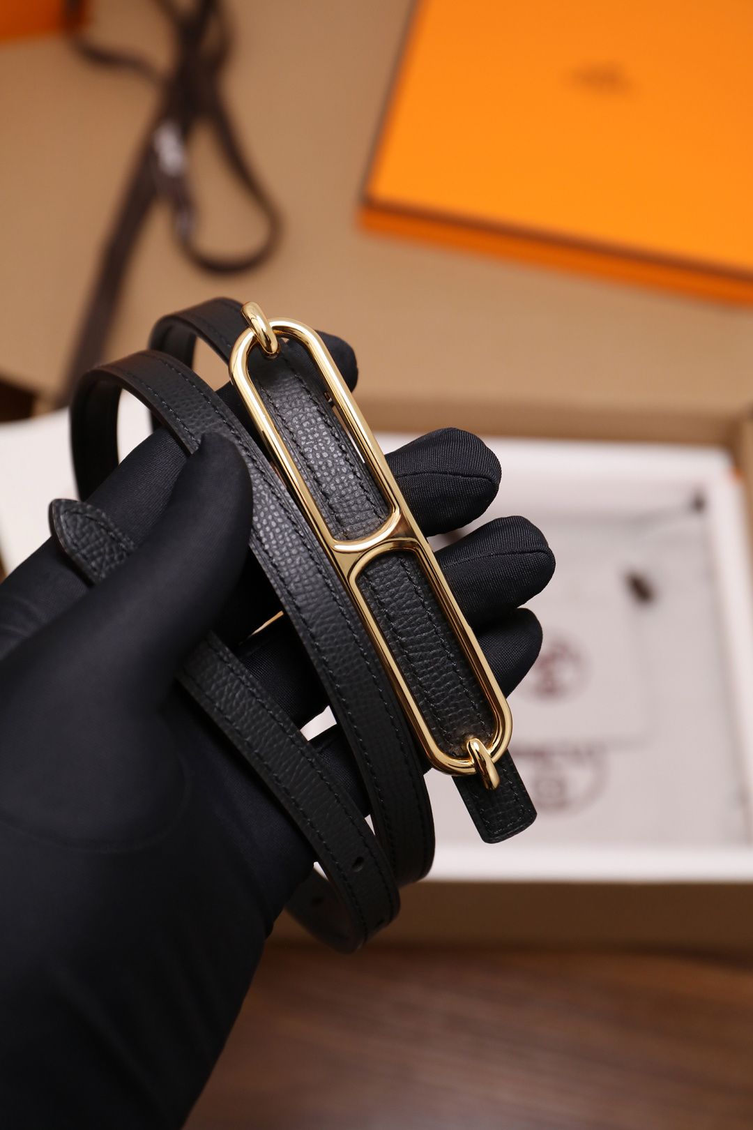 爱马仕 原单货品 宽度1.3cm 头层ep掌纹小牛皮搭配平纹小牛皮底皮，双面可用。杜克普斜针走线，意大利