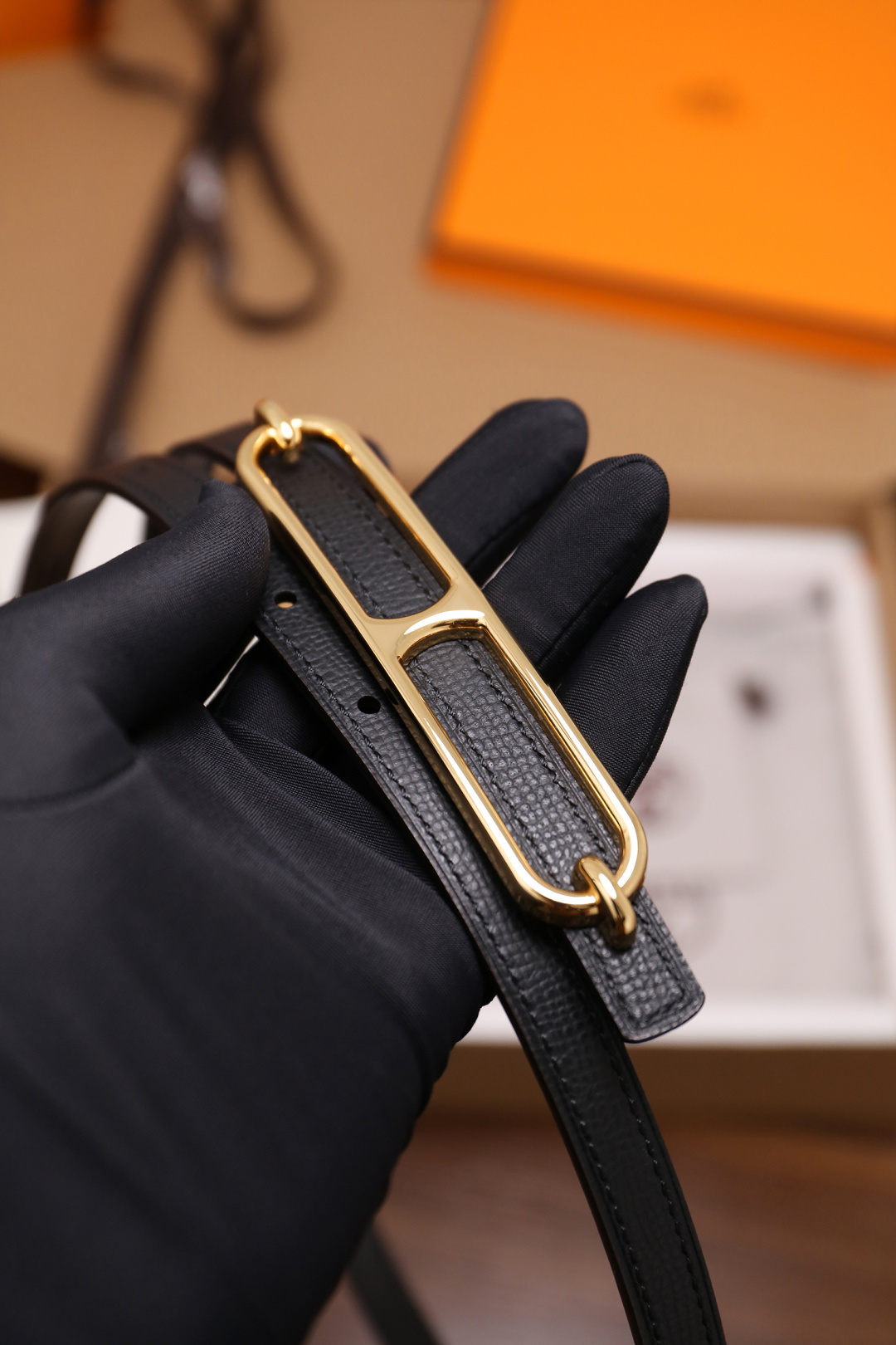 爱马仕 原单货品 宽度1.3cm 头层ep掌纹小牛皮搭配平纹小牛皮底皮，双面可用。杜克普斜针走线，意大利