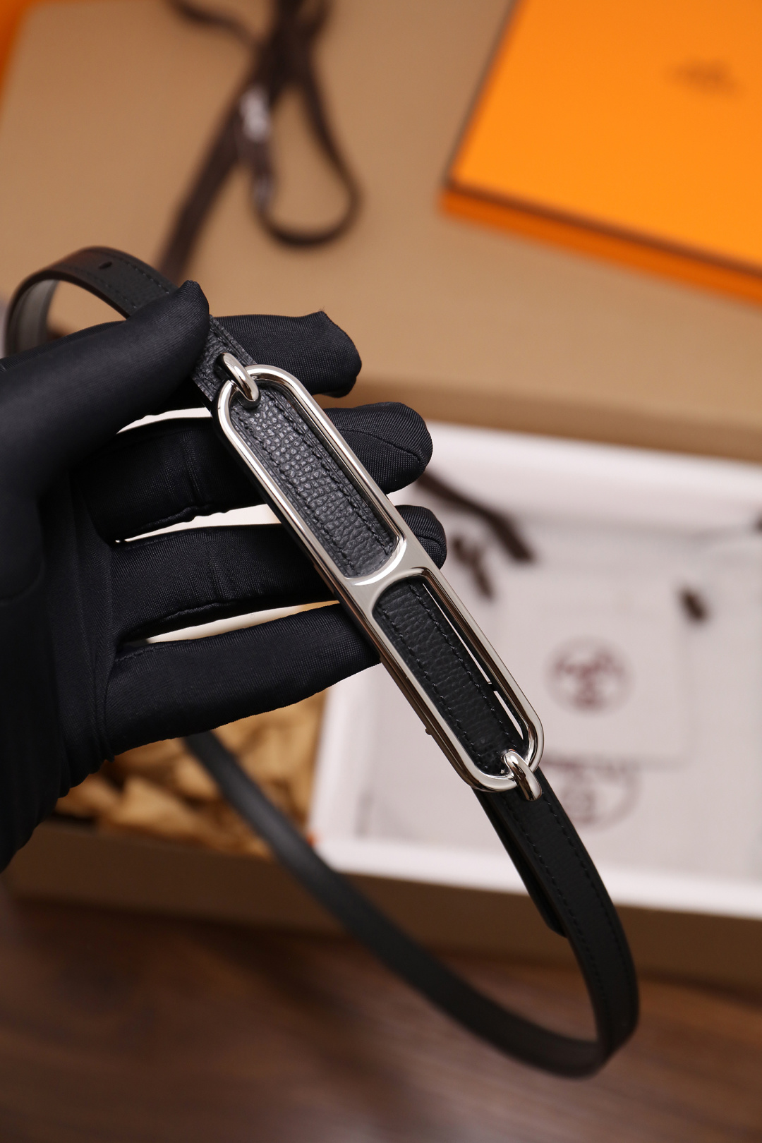 爱马仕 原单货品 宽度1.3cm 头层ep掌纹小牛皮搭配平纹小牛皮底皮，双面可用。杜克普斜针走线，意大利