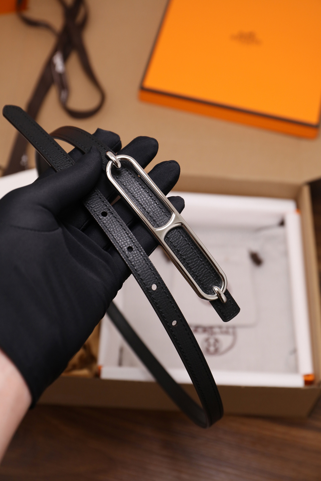 爱马仕 原单货品 宽度1.3cm 头层ep掌纹小牛皮搭配平纹小牛皮底皮，双面可用。杜克普斜针走线，意大利