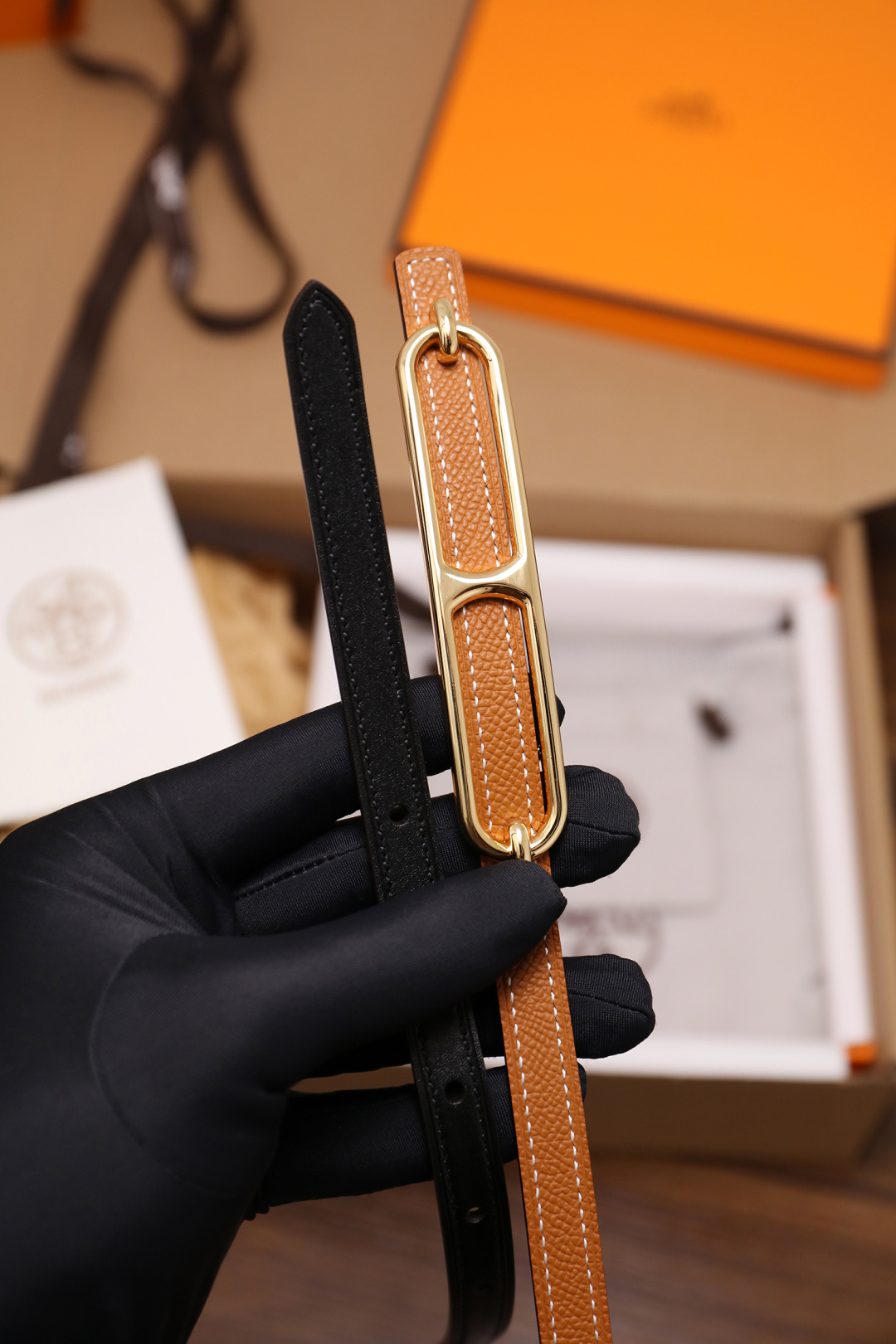 爱马仕 原单货品 宽度1.3cm 头层ep掌纹小牛皮搭配平纹小牛皮底皮，双面可用。杜克普斜针走线，意大利