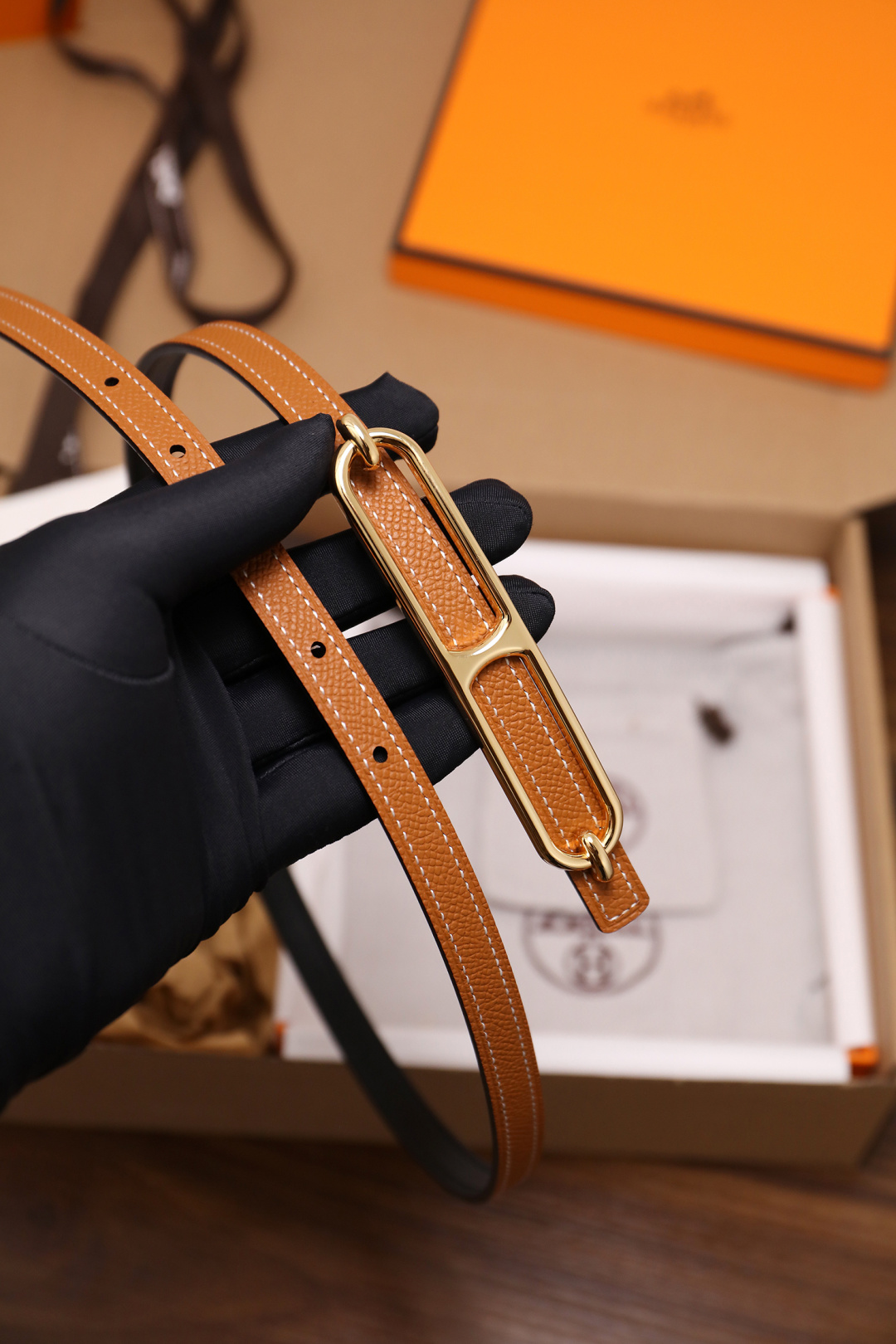 爱马仕 原单货品 宽度1.3cm 头层ep掌纹小牛皮搭配平纹小牛皮底皮，双面可用。杜克普斜针走线，意大利