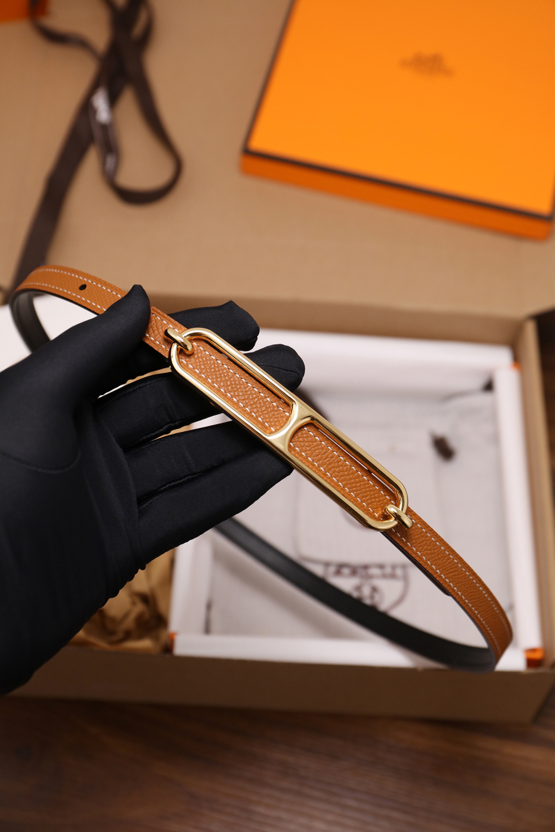 爱马仕 原单货品 宽度1.3cm 头层ep掌纹小牛皮搭配平纹小牛皮底皮，双面可用。杜克普斜针走线，意大利