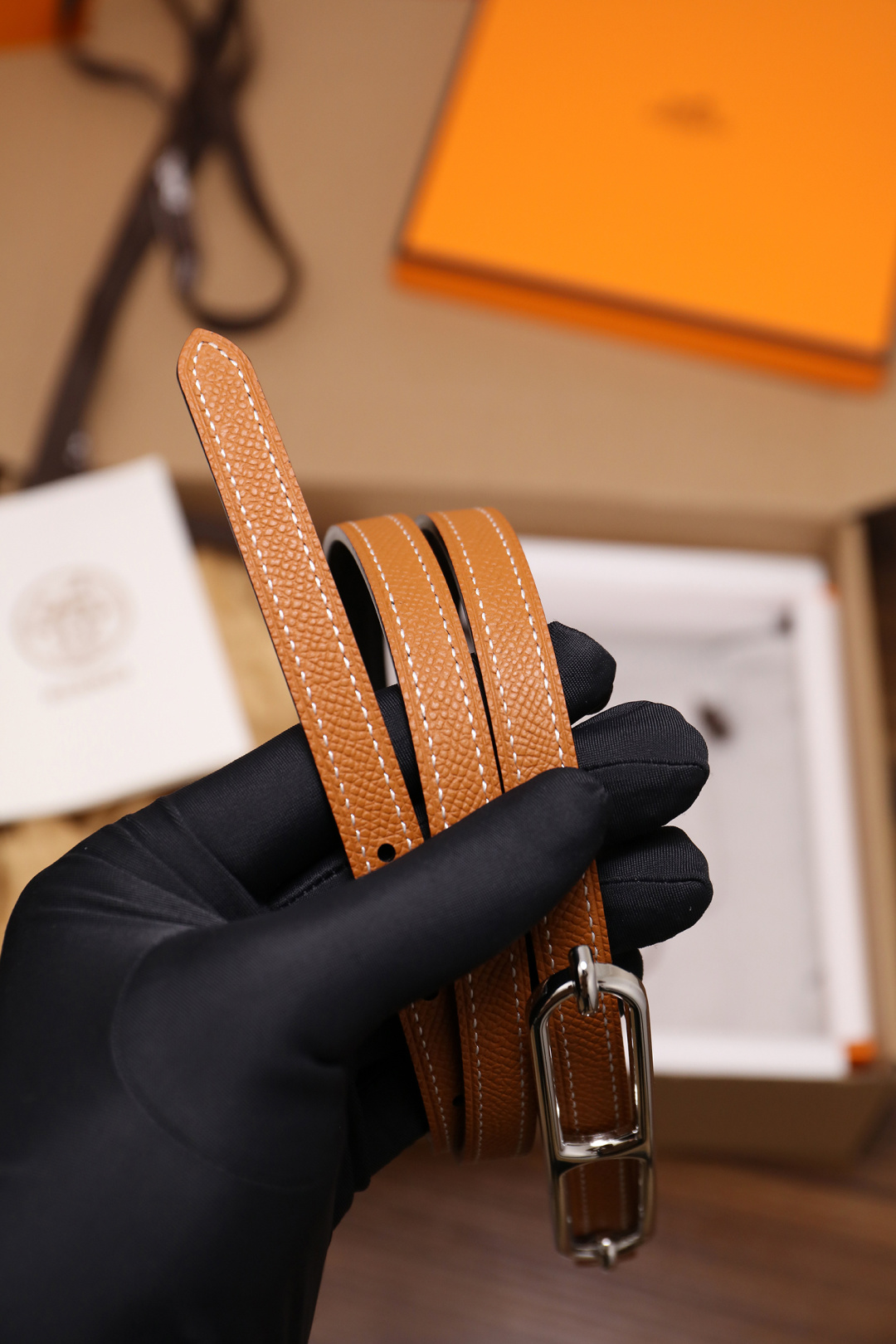 爱马仕 原单货品 宽度1.3cm 头层ep掌纹小牛皮搭配平纹小牛皮底皮，双面可用。杜克普斜针走线，意大利