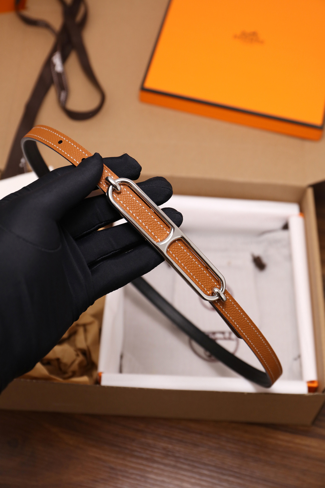 爱马仕 原单货品 宽度1.3cm 头层ep掌纹小牛皮搭配平纹小牛皮底皮，双面可用。杜克普斜针走线，意大利