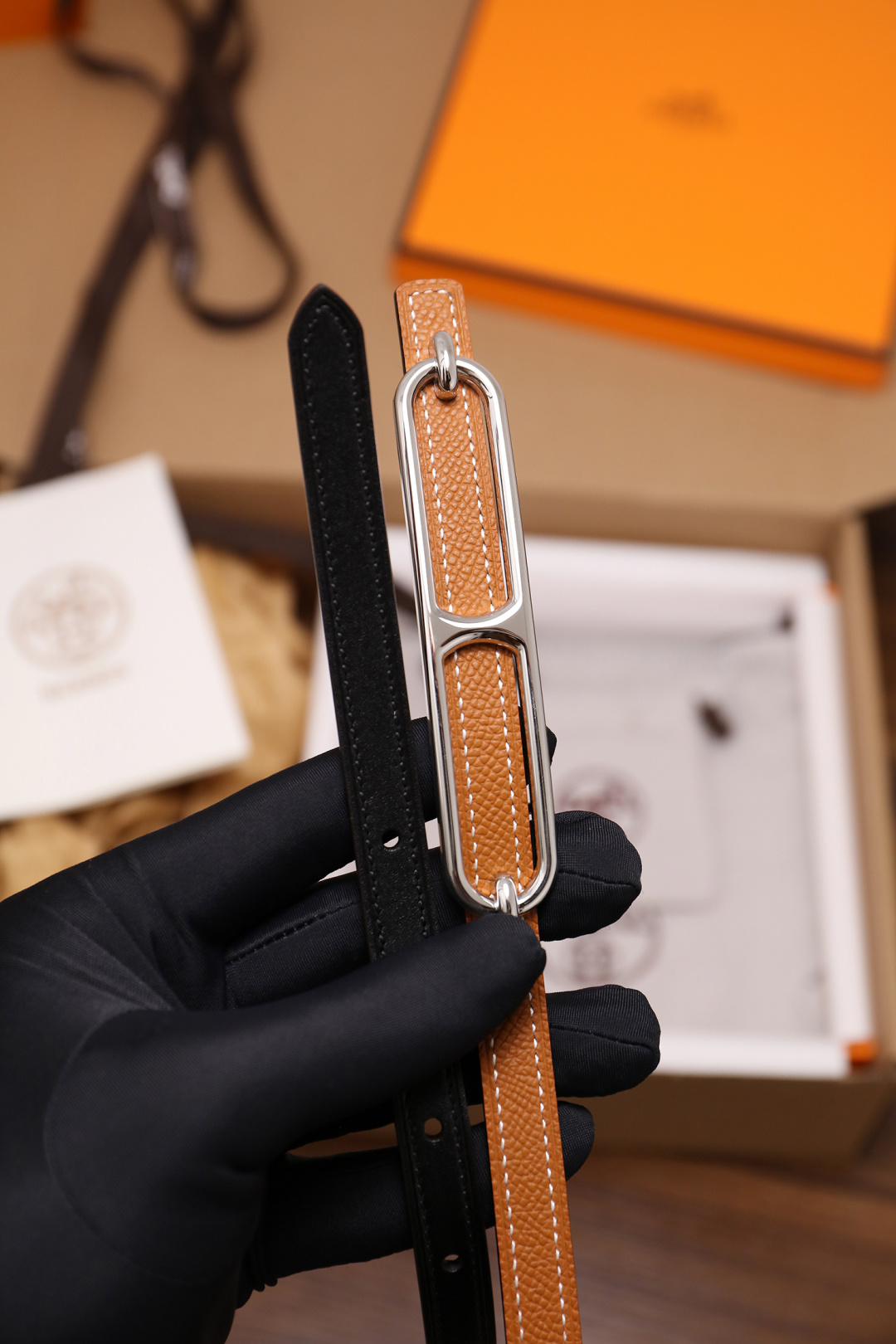 爱马仕 原单货品 宽度1.3cm 头层ep掌纹小牛皮搭配平纹小牛皮底皮，双面可用。杜克普斜针走线，意大利